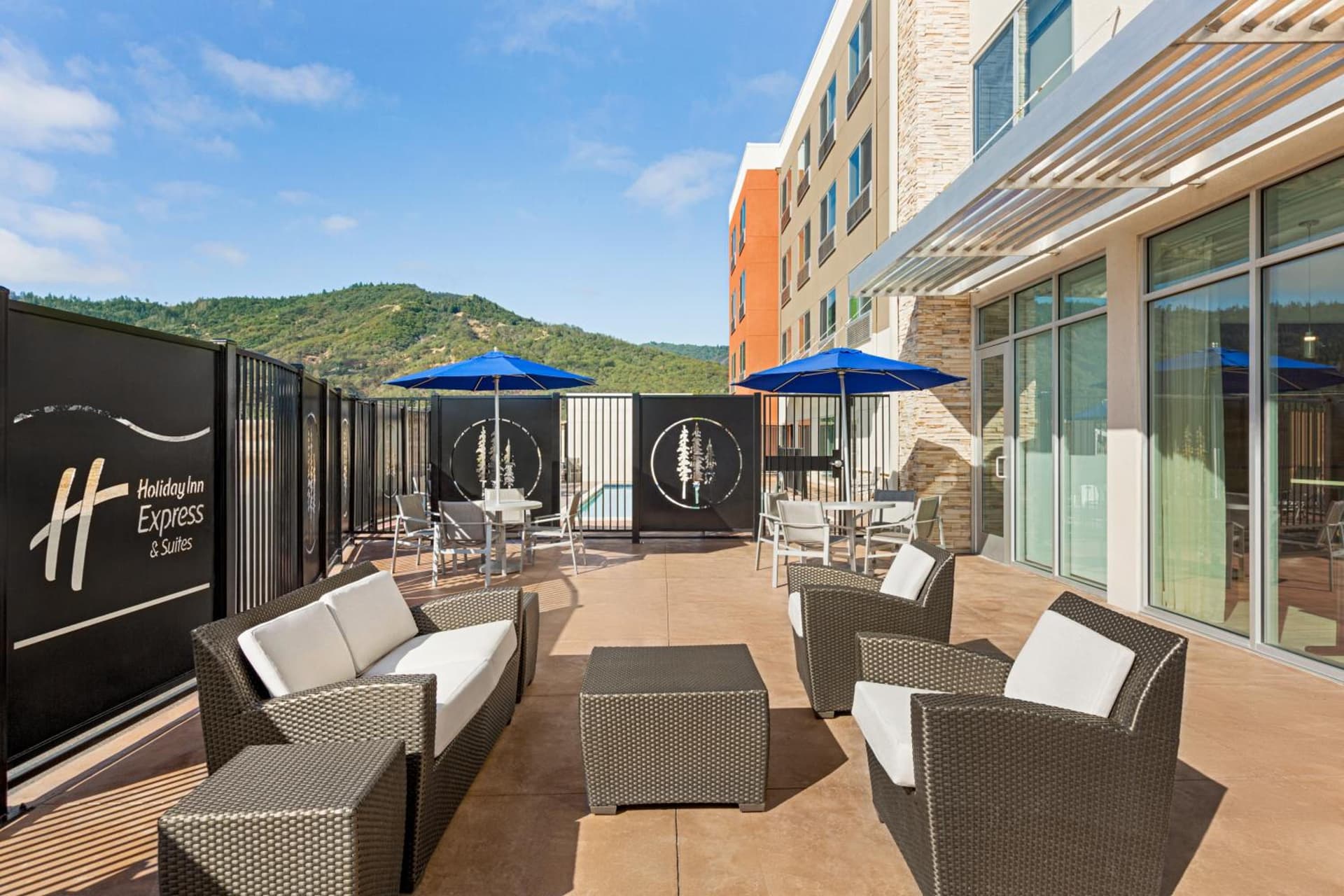 Holiday Inn Express & Suites - Ukiah by IHG property views in Ukiah, CA — gallery photo 3