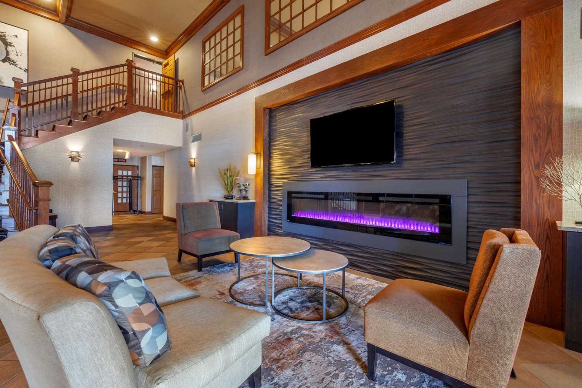 Best Western Premier Bridgewood Hotel Resort interior in Neenah, WI — gallery photo 2