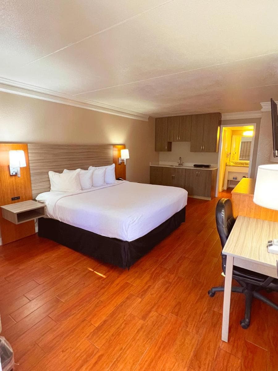 Casa Bella Inn & Suites Extended Stay gallery photo in Tallahassee, FL — image 11