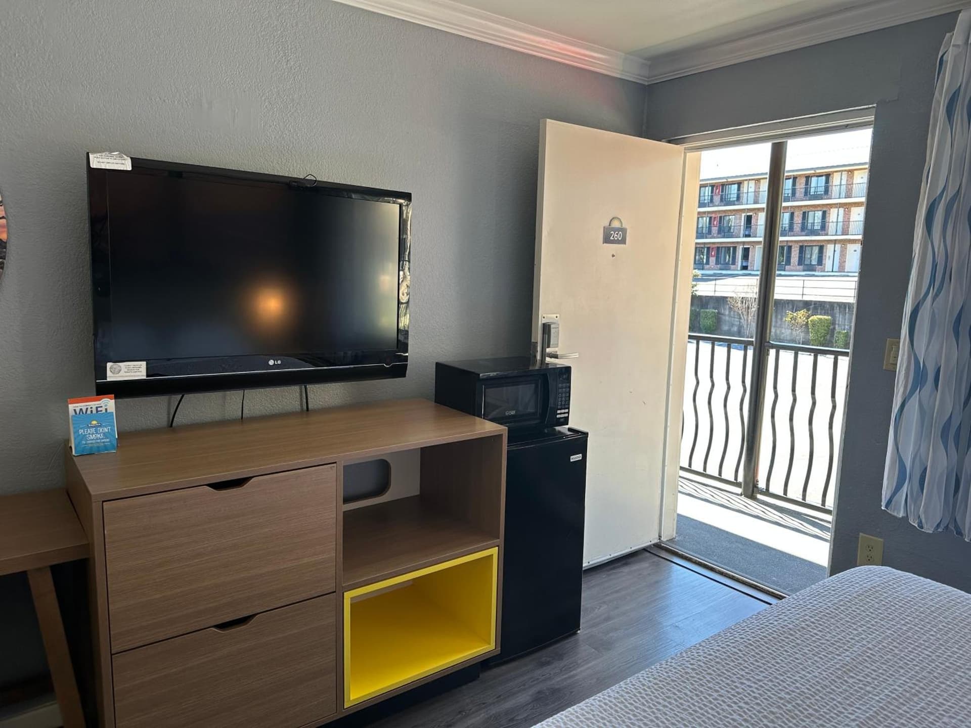 Days Inn by Wyndham Pensacola - Historic Downtown gallery photo in Pensacola, FL — image 12