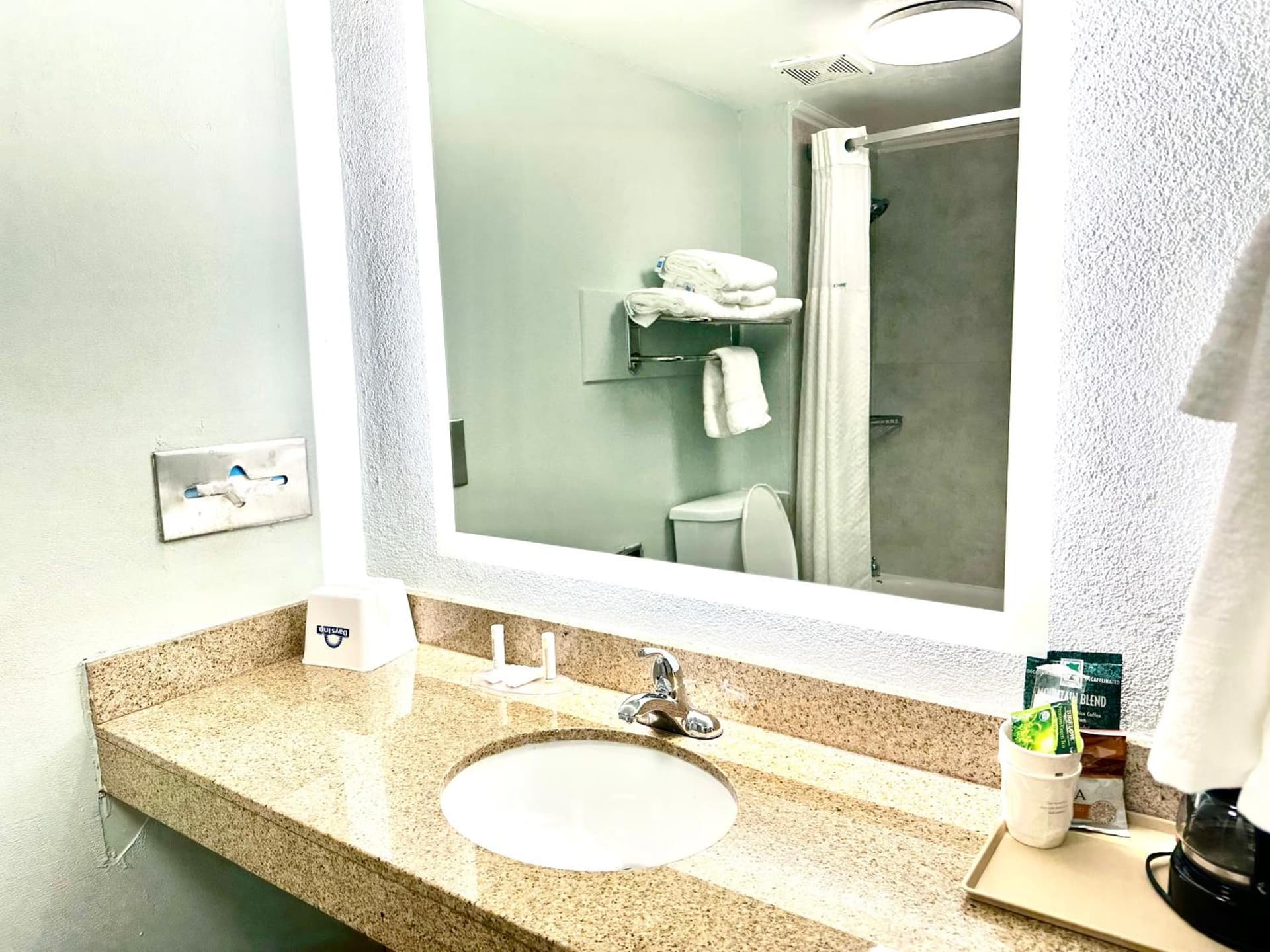 Days Inn by Wyndham Pensacola - Historic Downtown gallery photo in Pensacola, FL — image 16