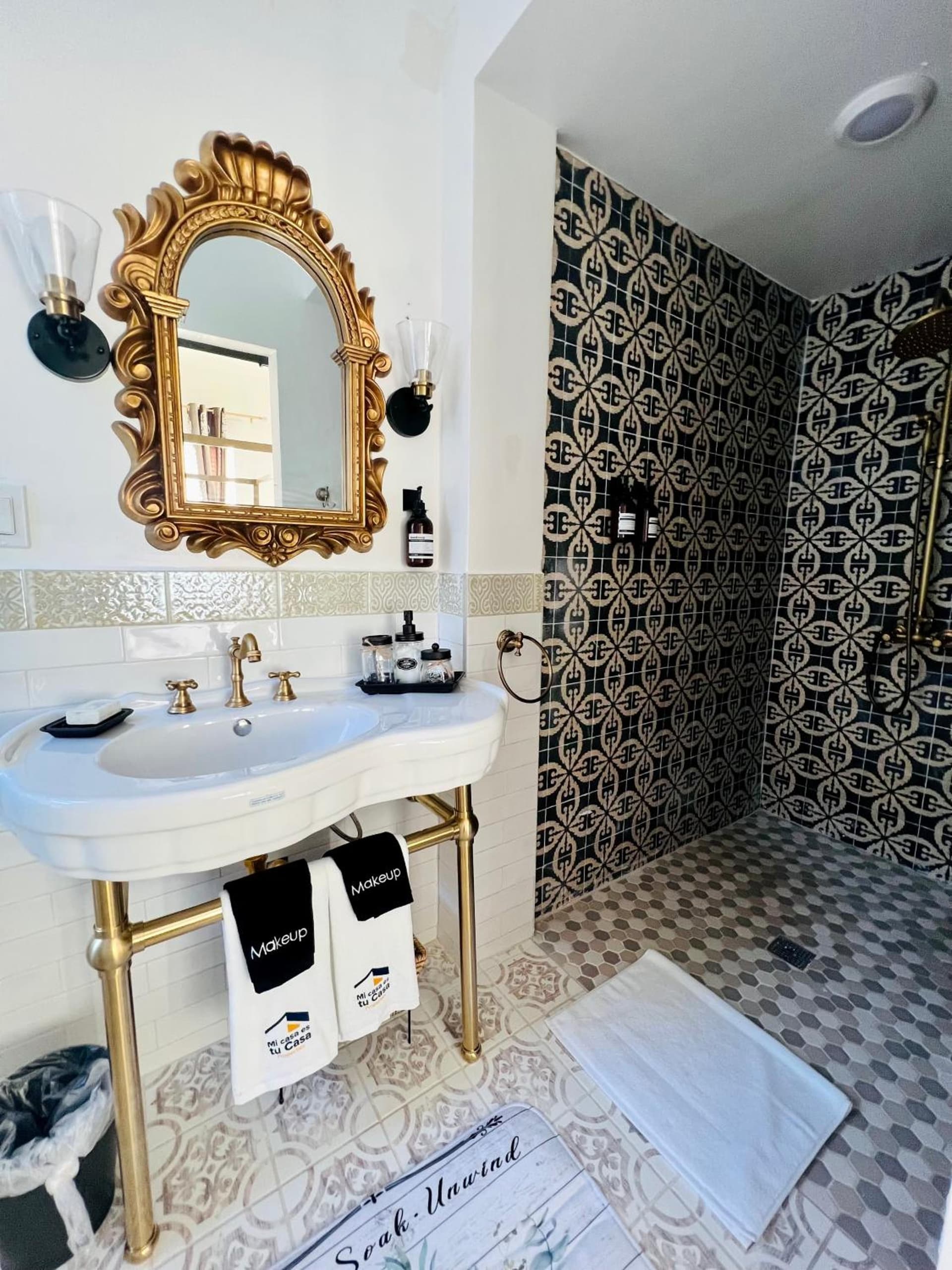 Prestige Collection, Hotel Boutique interior in St Petersburg, FL — gallery photo 2