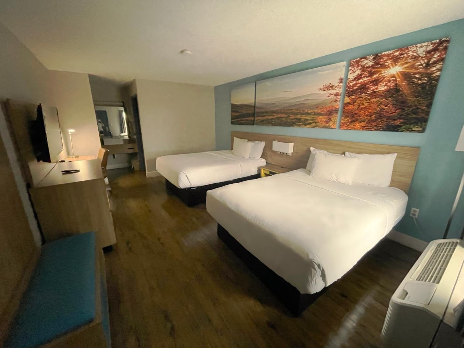 Days Inn by Wyndham Raleigh Glenwood-Crabtree gallery photo in Raleigh, NC — image 21