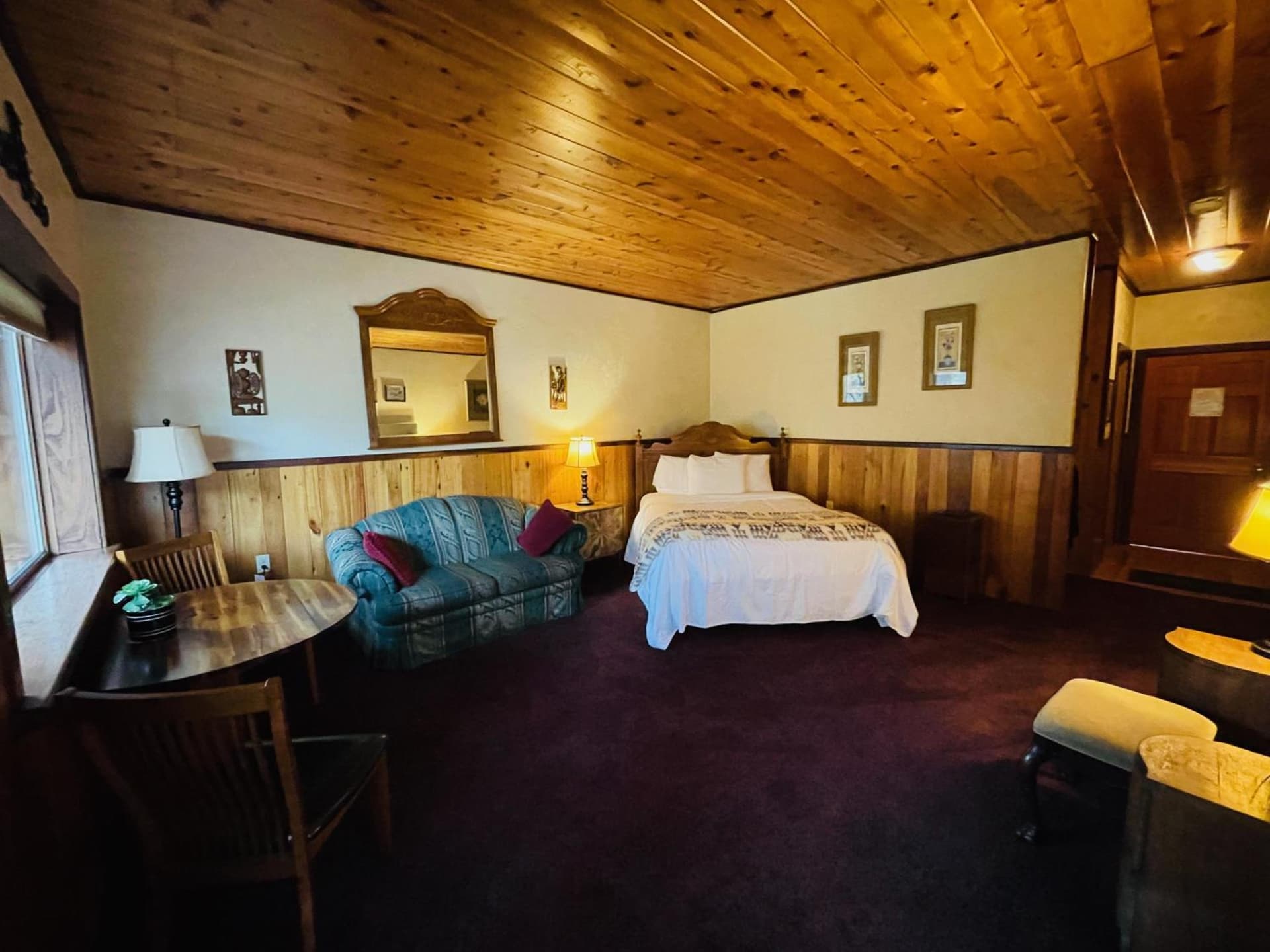 The Lindsay Lodge gallery photo in Applegate — image 21