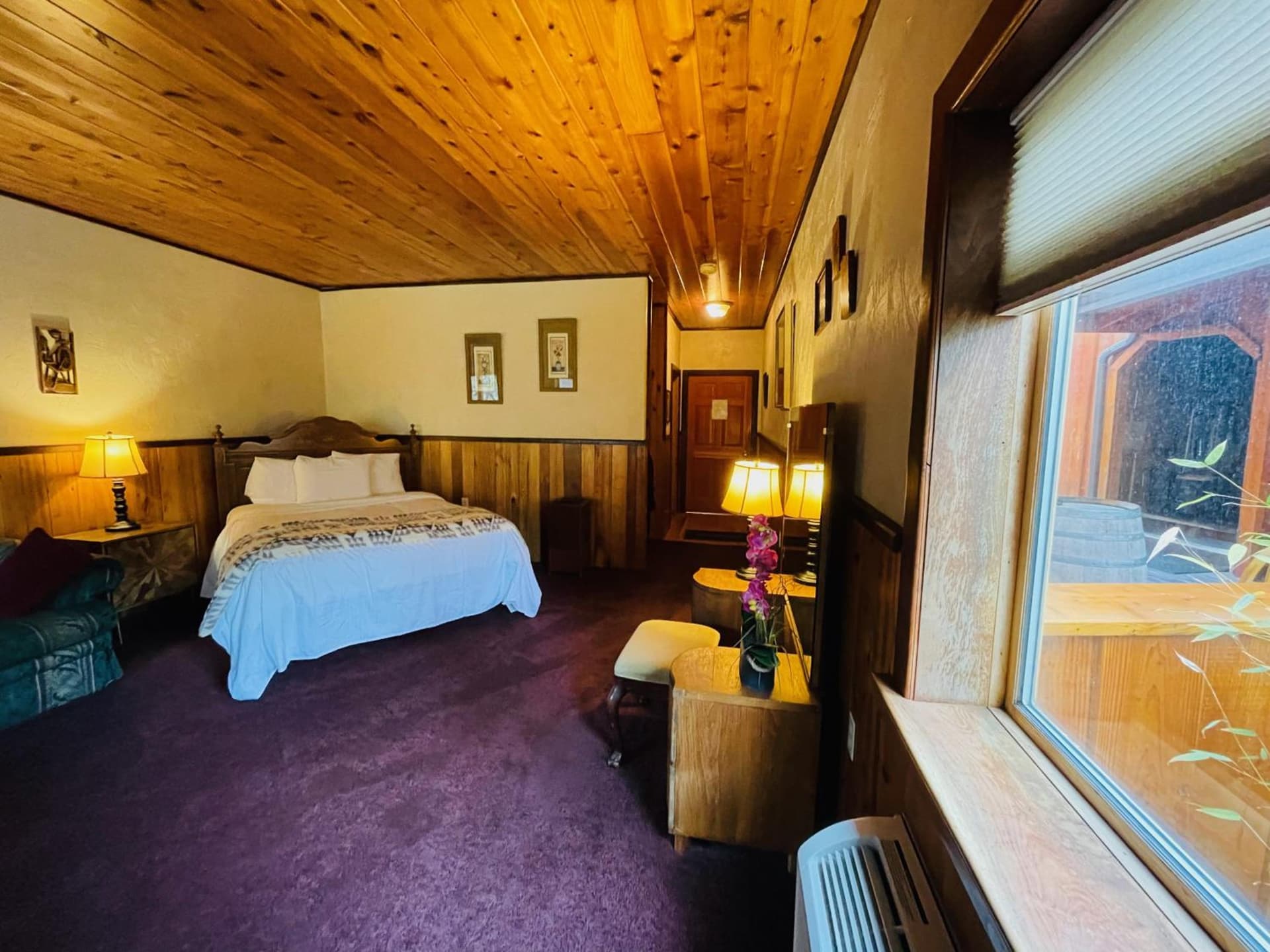 The Lindsay Lodge gallery photo in Applegate — image 4