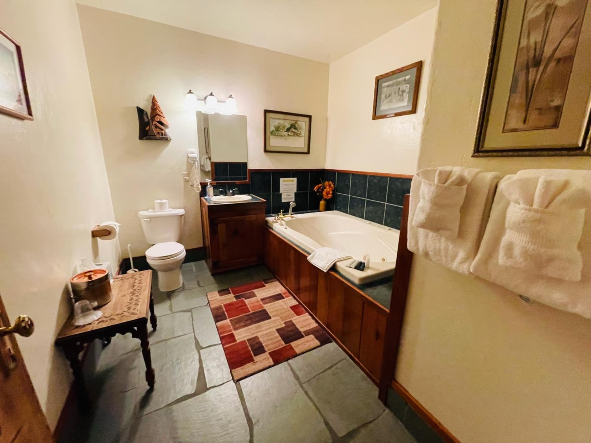 The Lindsay Lodge gallery photo in Applegate — image 37