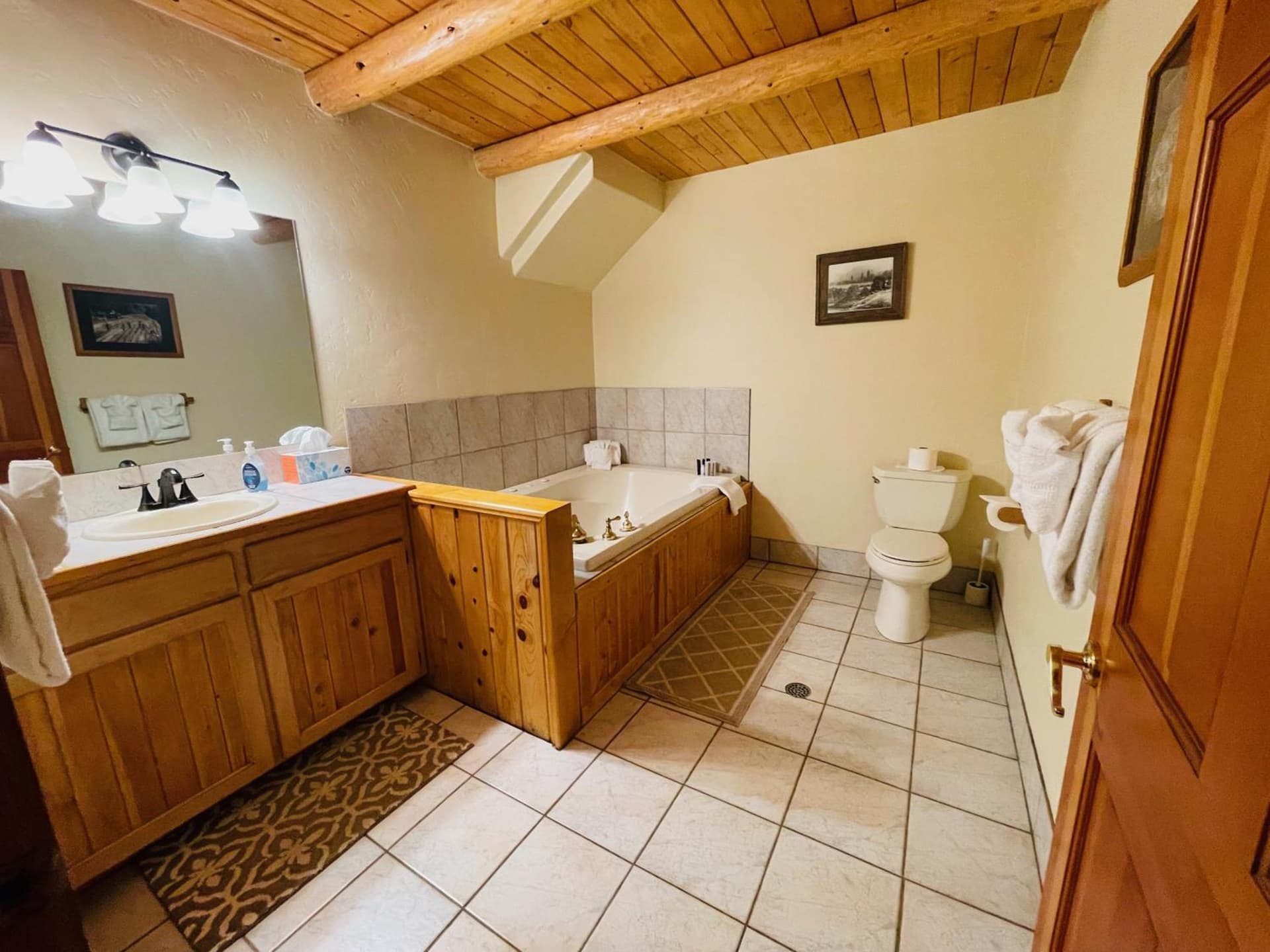 The Lindsay Lodge gallery photo in Applegate — image 16
