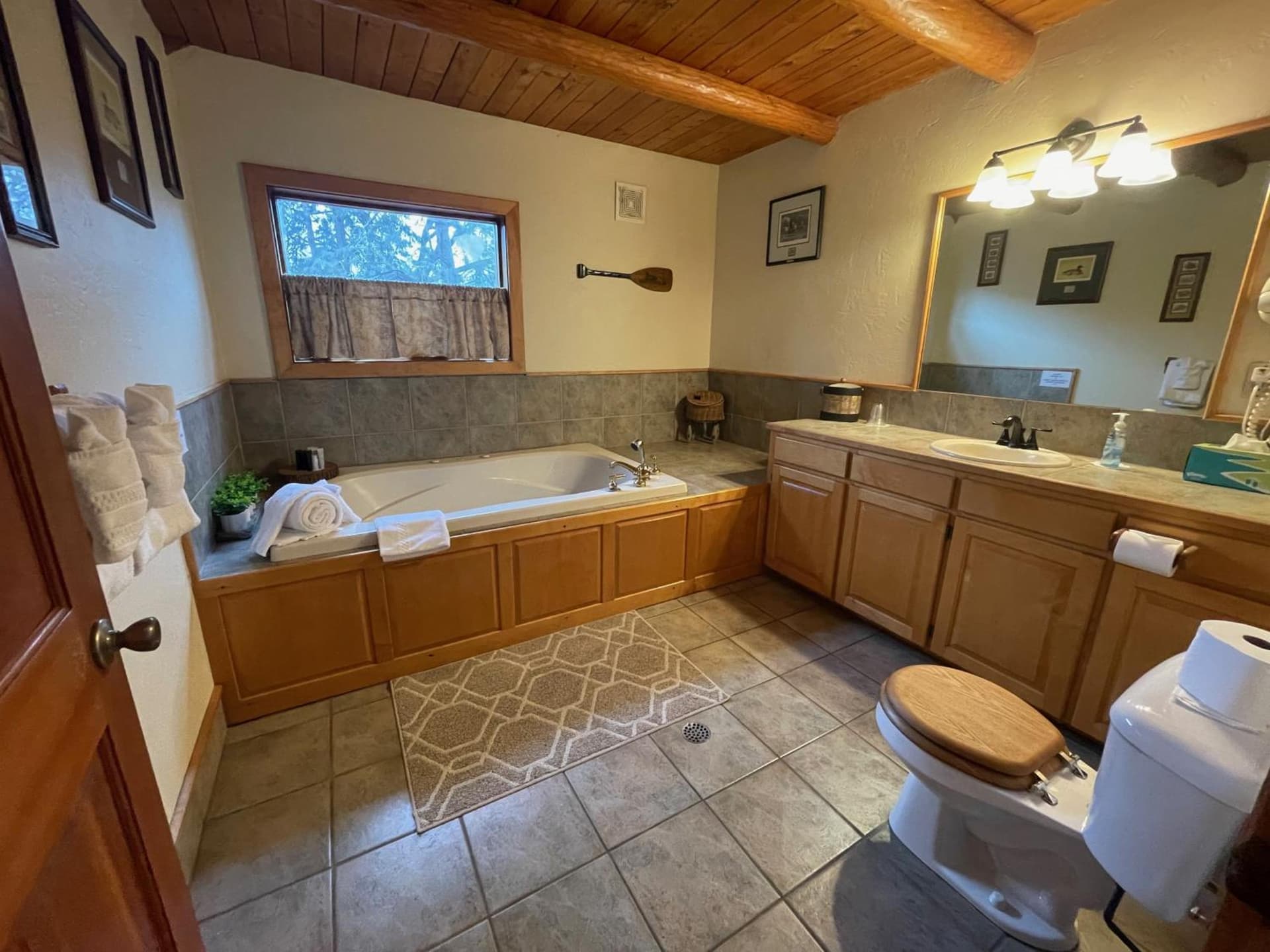 The Lindsay Lodge gallery photo in Applegate — image 33