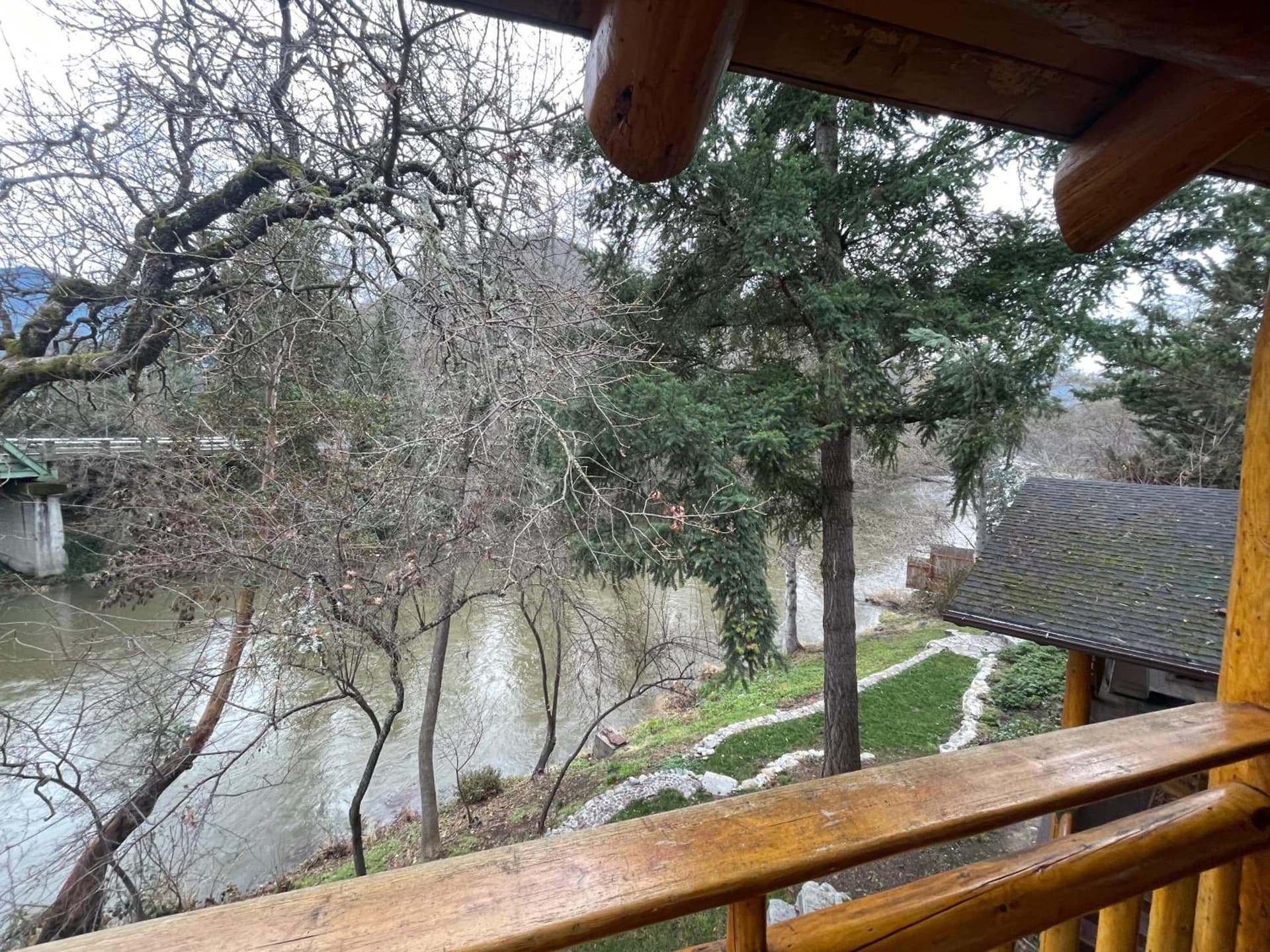 The Lindsay Lodge gallery photo in Applegate — image 34
