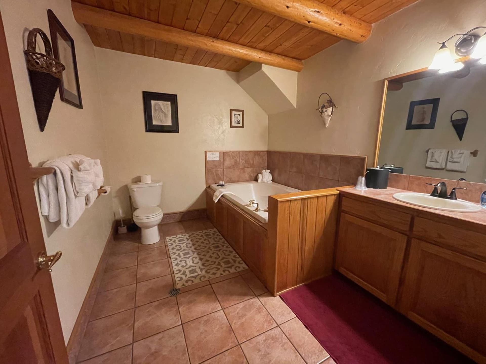 The Lindsay Lodge gallery photo in Applegate — image 10