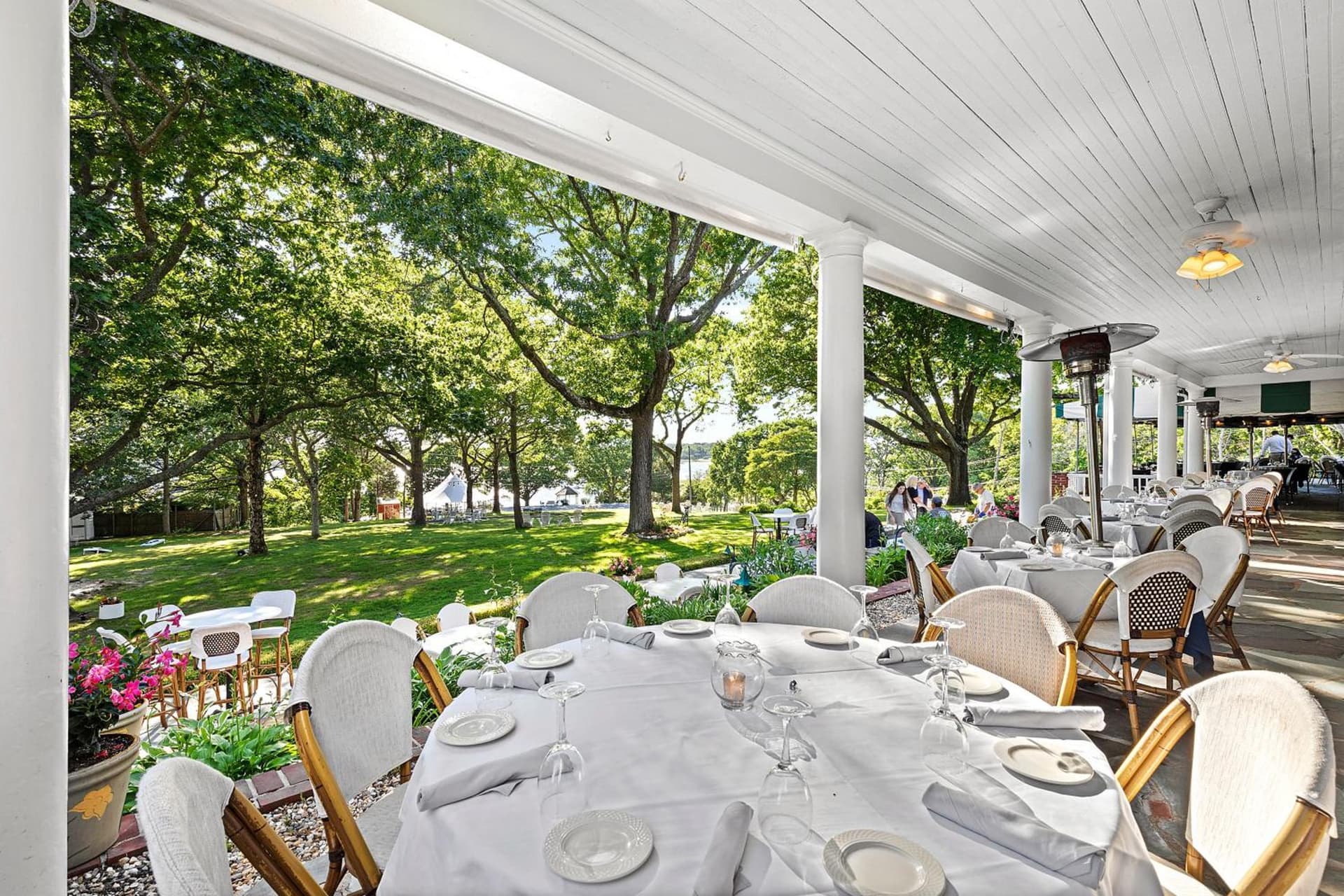 Rams Head Inn interior in Shelter Island, NY — gallery photo 2