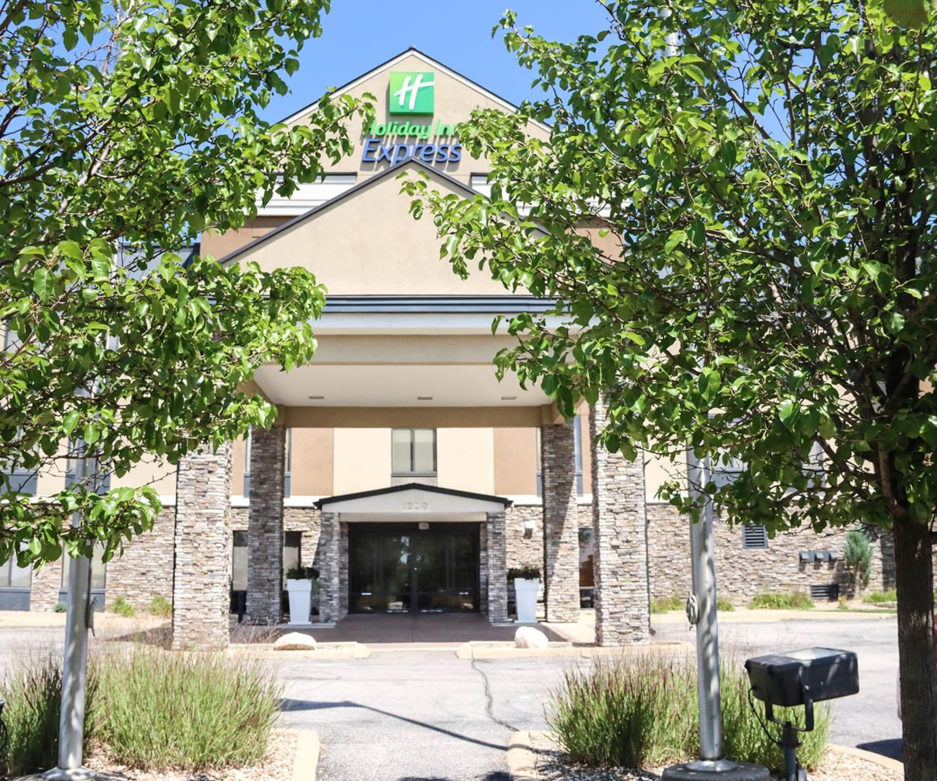 Holiday Inn Express Cedar Rapids - Collins Road by IHG gallery photo in Cedar Rapids, IA — image 6
