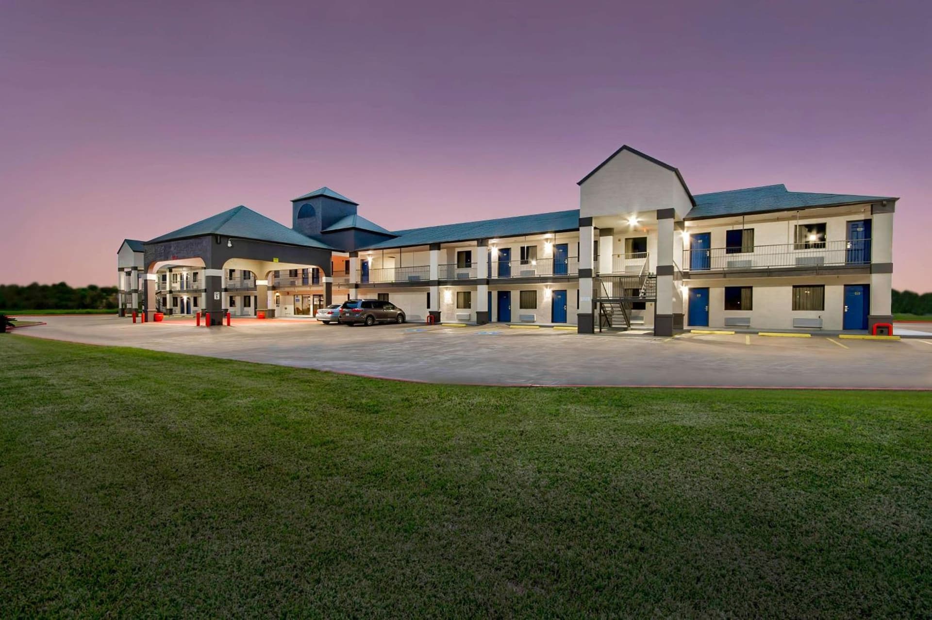 Studio 6 - Texas City, TX featured exterior or lobby in Texas City, TX — similar hotel