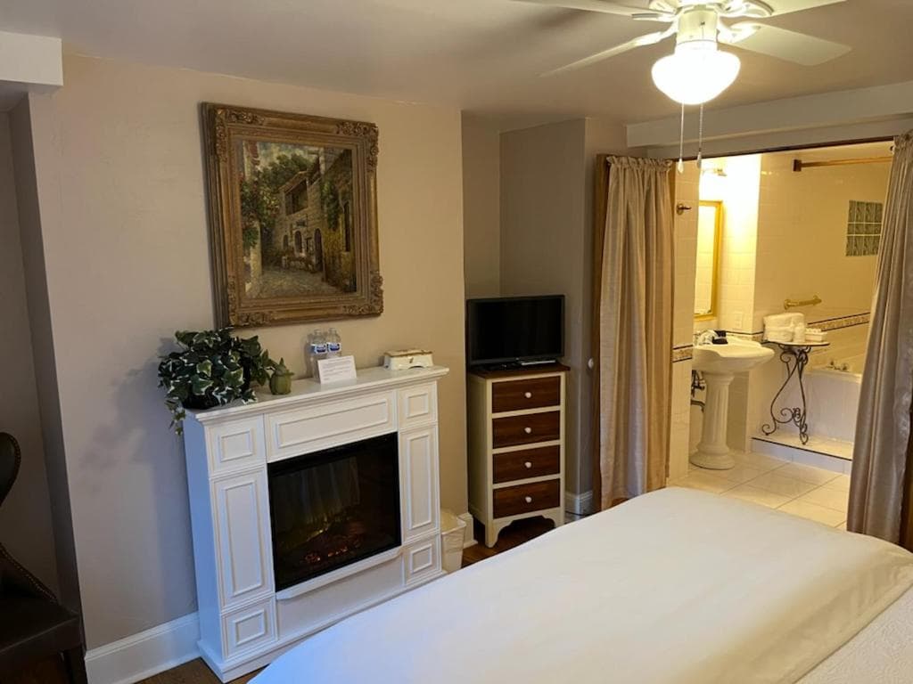 Beaufort House Inn interior in Asheville, NC — gallery photo 2