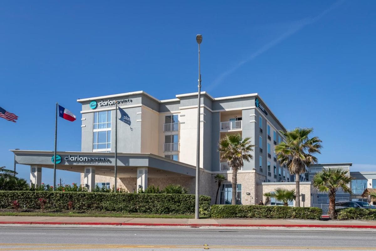 Clarion Pointe Galveston Seawall property views in Galveston, TX — gallery photo 3