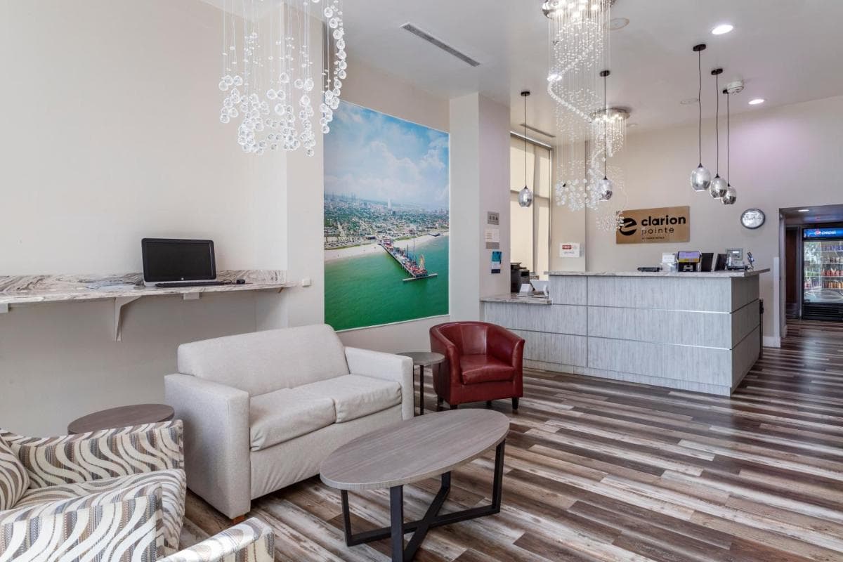 Clarion Pointe Galveston Seawall gallery photo in Galveston, TX — image 9
