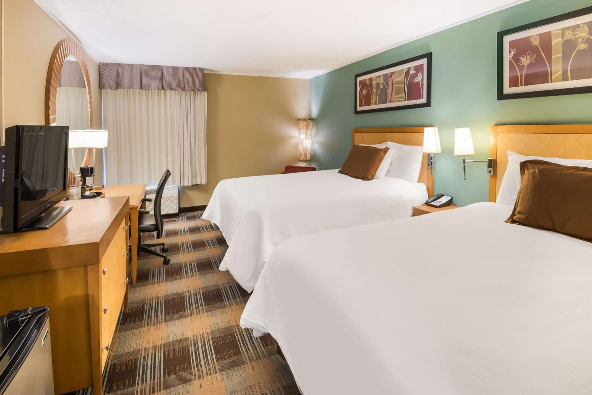 Jasper Inn interior in Jasper, IN — gallery photo 2