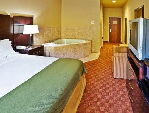 Holiday Inn Express Hotel & Suites Muskogee by IHG interior in Muskogee, OK — gallery photo 2