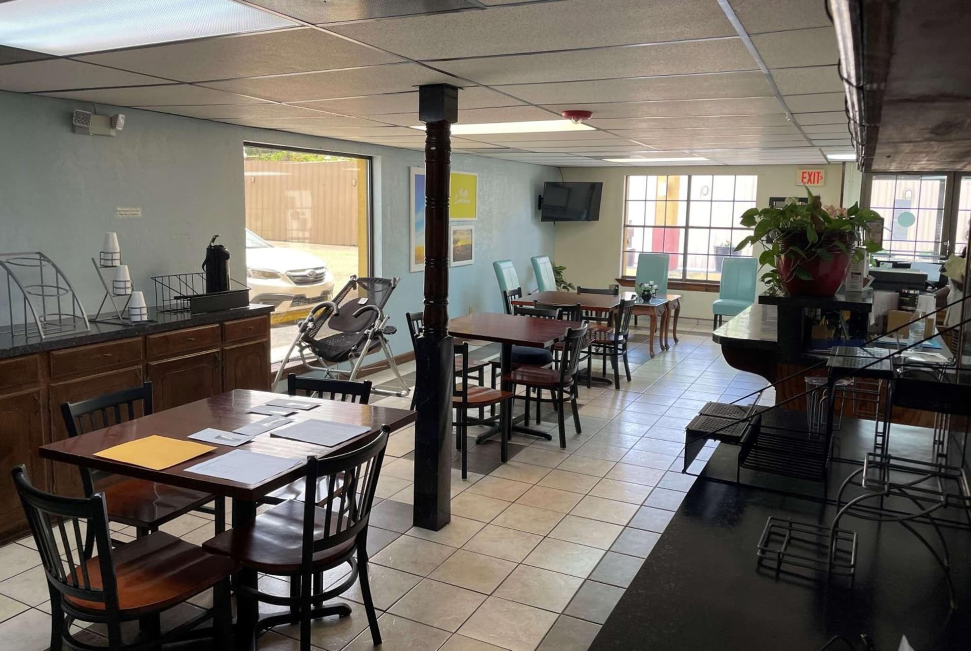 Executive Inn & Suites interior in Marshall, TX — gallery photo 2