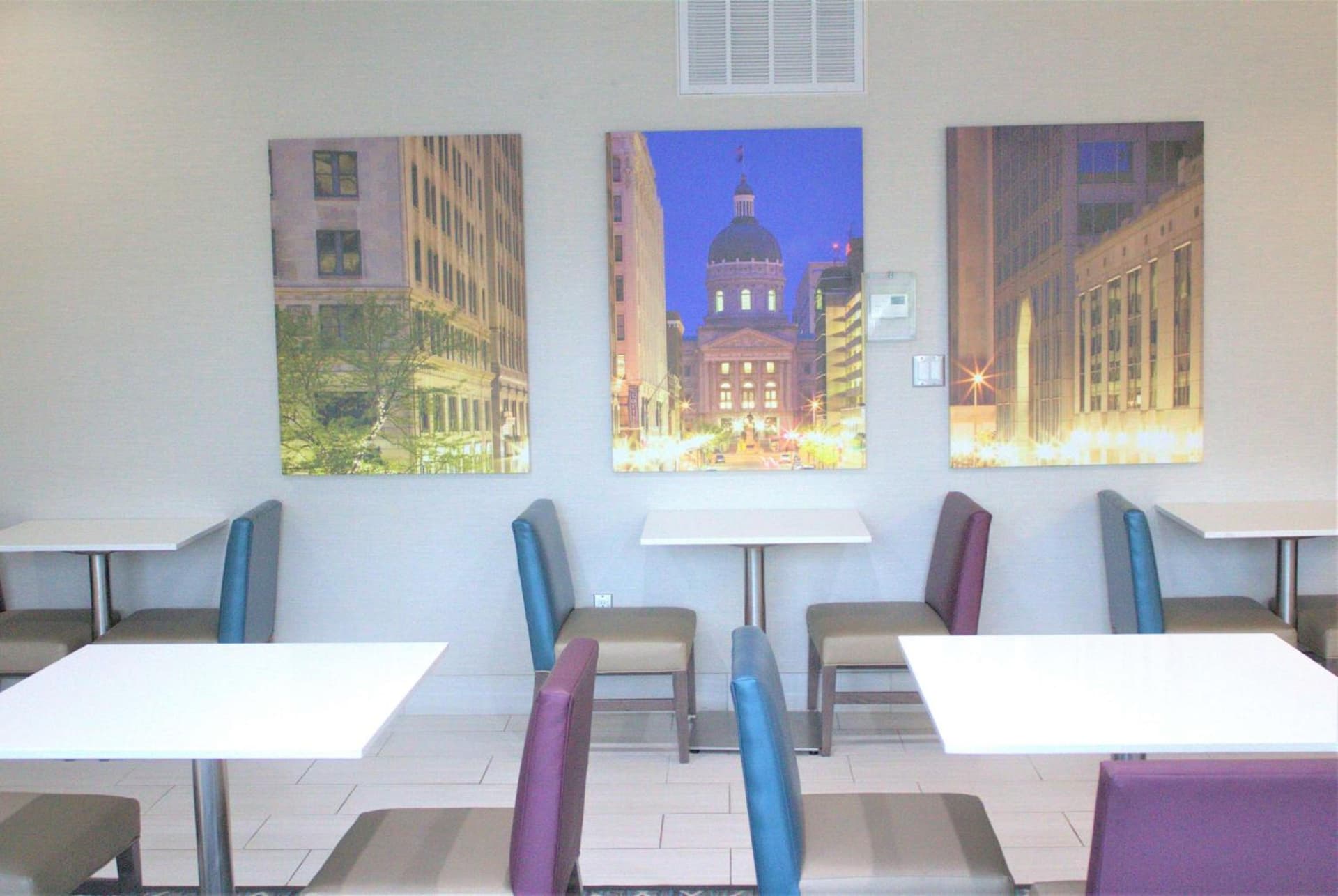La Quinta Inn & Suites by Wyndham Indianapolis Downtown gallery photo in Indianapolis, IN — image 11