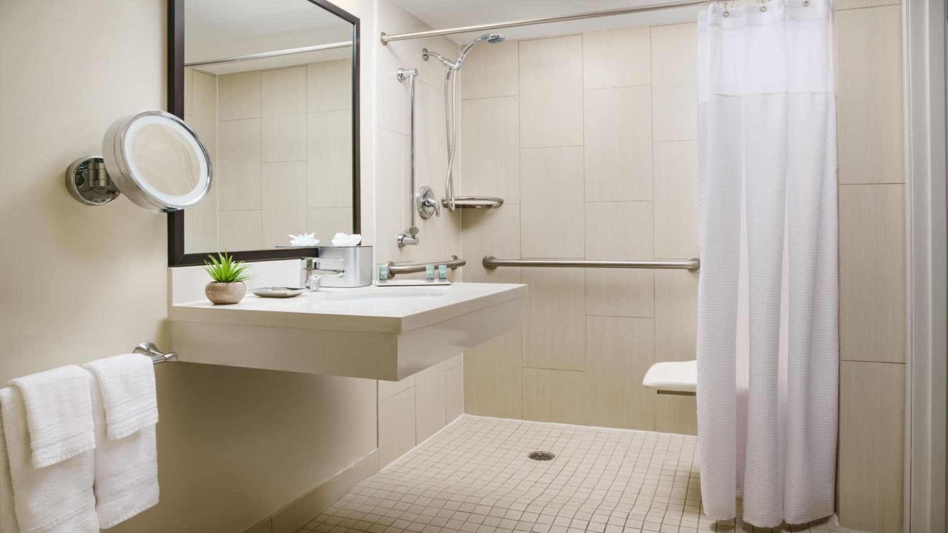 Crowne Plaza Phoenix Airport - PHX by IHG gallery photo in Phoenix, AZ — image 96
