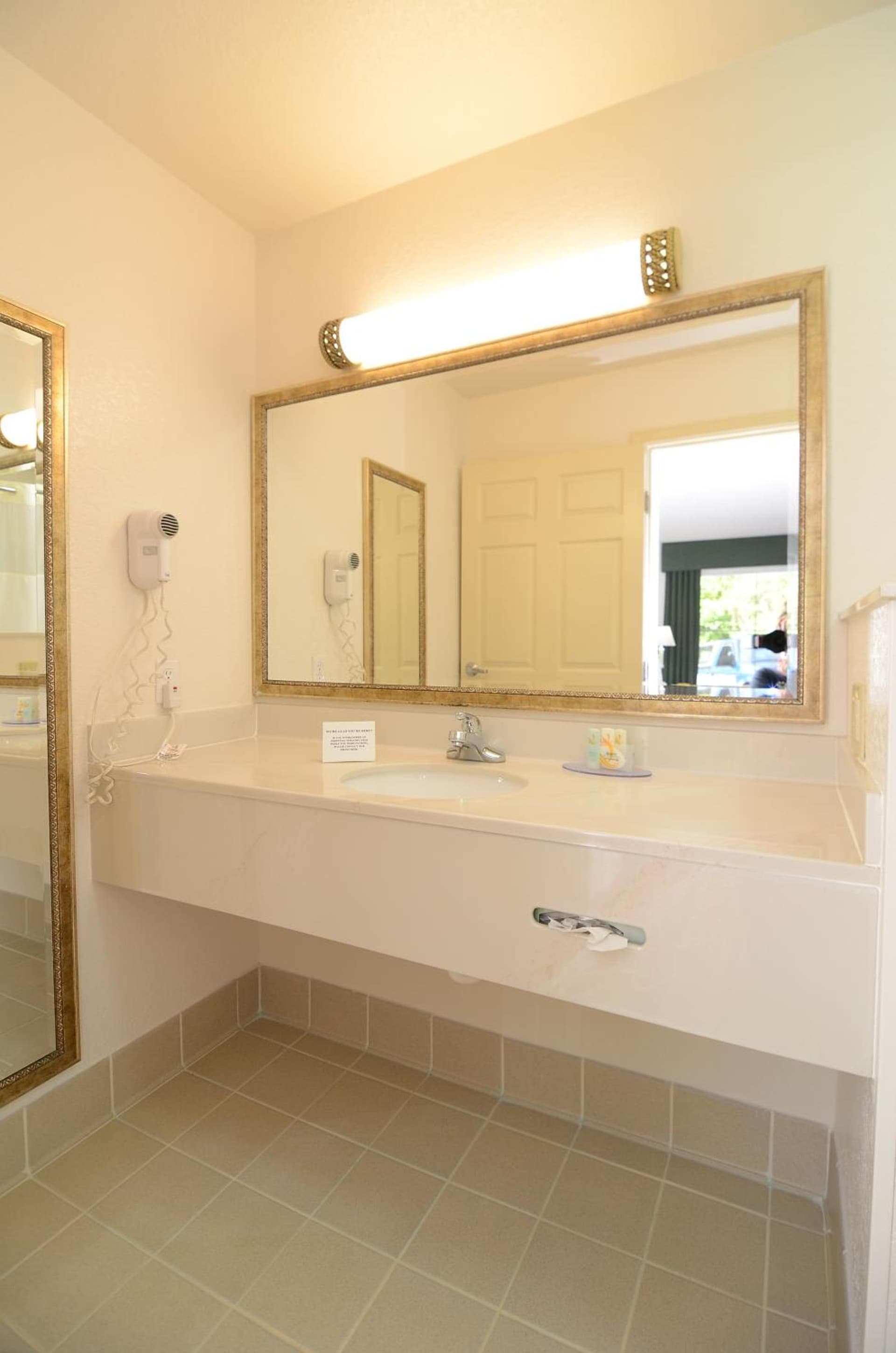 Quality Inn & Suites Biltmore East gallery photo in Asheville, NC — image 15