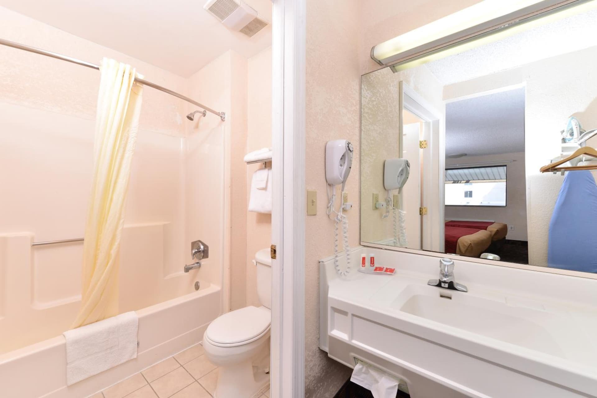 Bellmawr Economy Inn Bellmawr-Philadelphia Area interior in Bellmawr, NJ — gallery photo 2