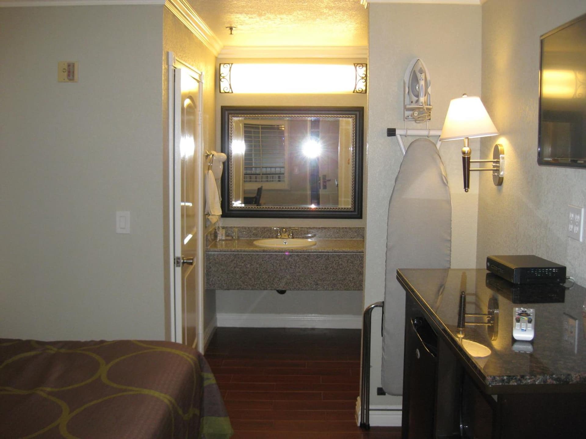 Super 8 by Wyndham Inglewood/LAX/LA Airport gallery photo in Inglewood, CA — image 18