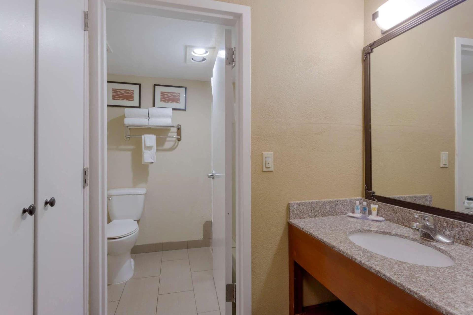 Comfort Inn & Suites Woods Cross - Salt Lake City North interior in Woods Cross, UT — gallery photo 2