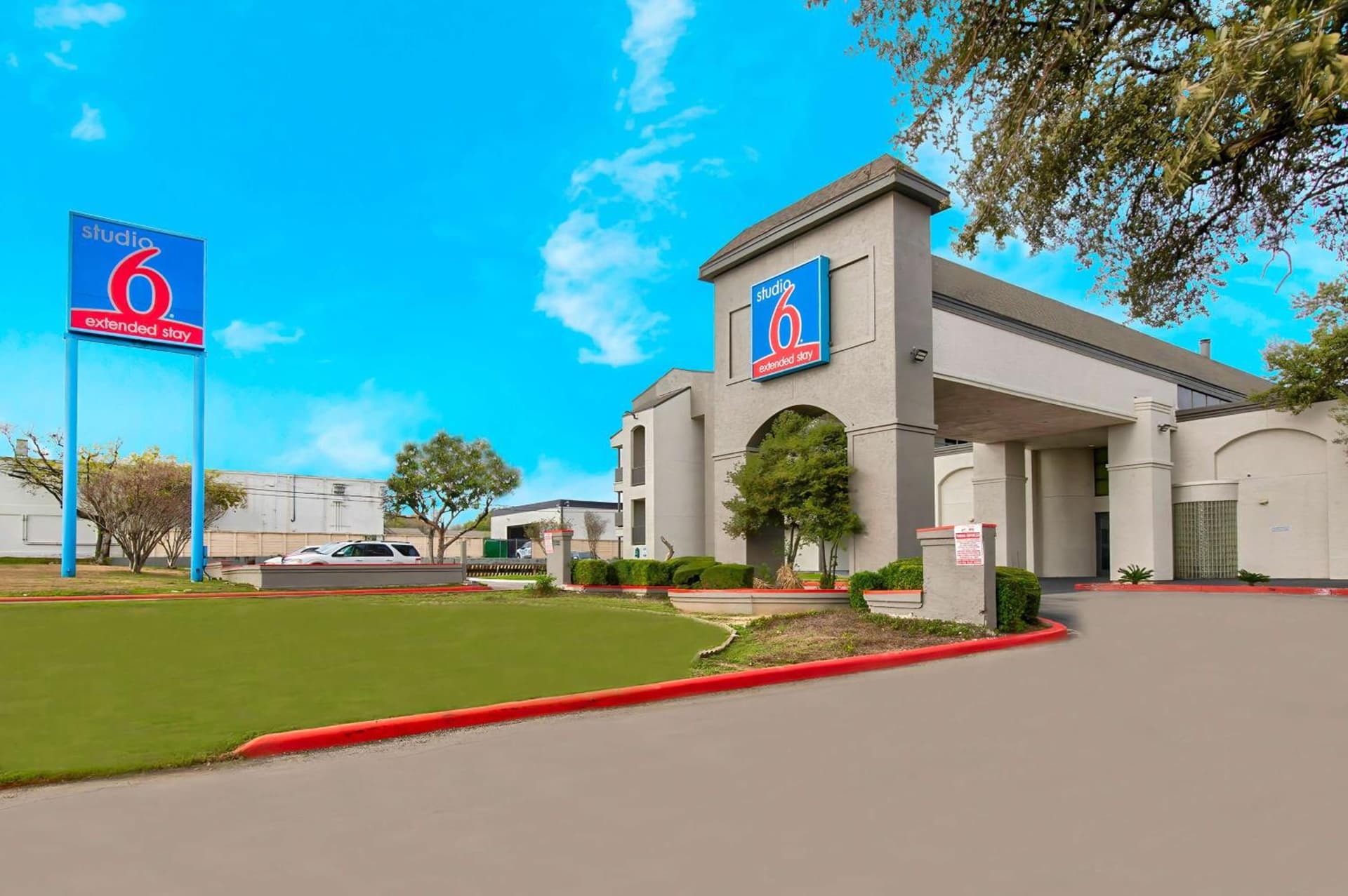 Studio 6-San Antonio, TX - Airport property views in San Antonio, TX — gallery photo 3