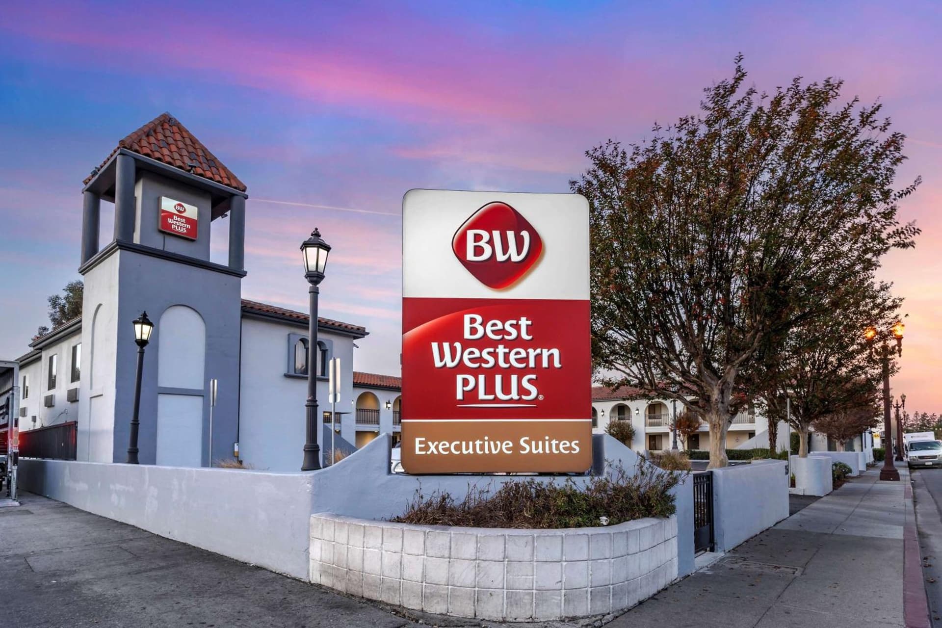 Best Western Plus Executive Suites — hotel in Redwood City, California