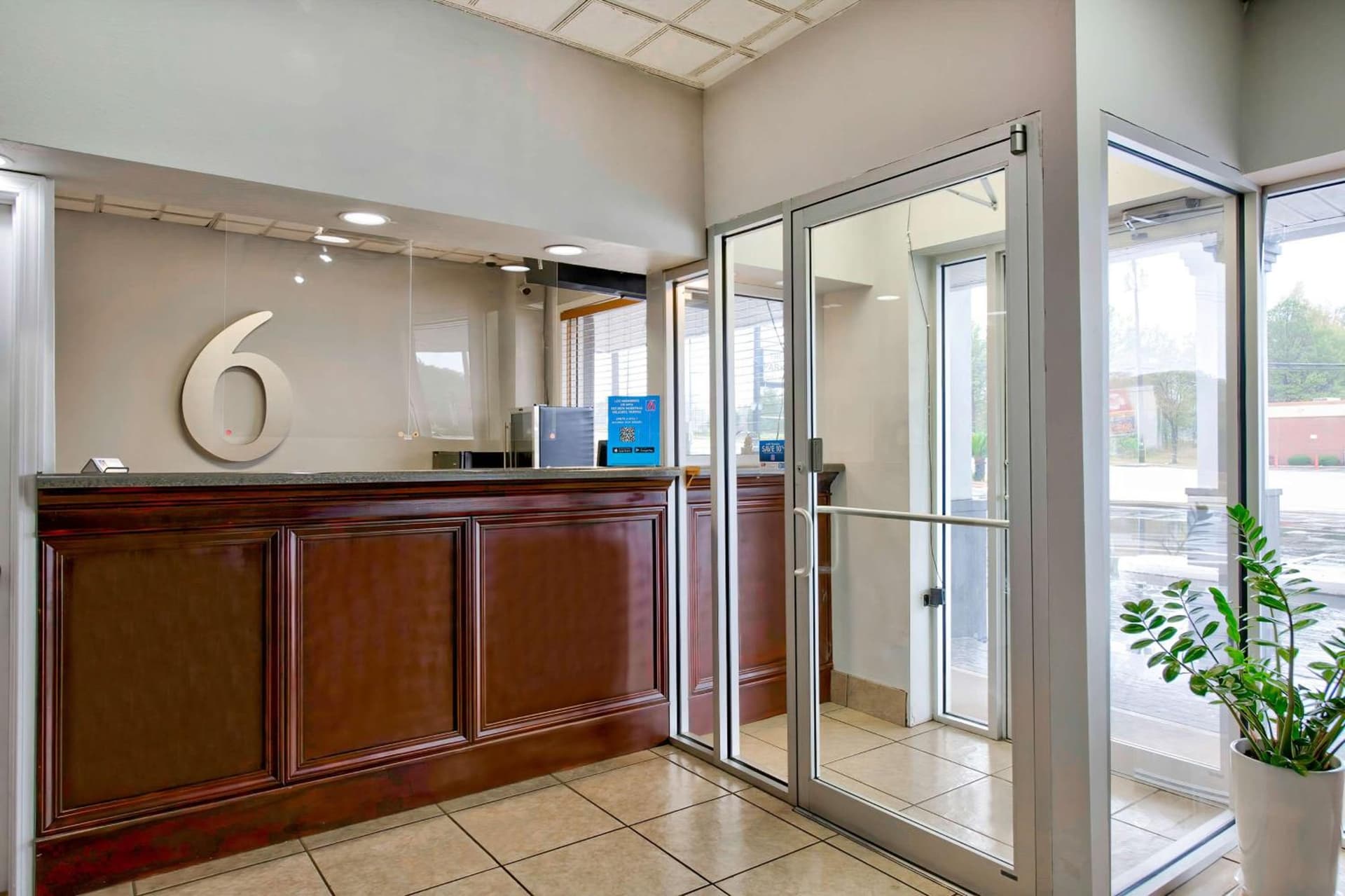 Motel 6 Byron, Ga interior in Byron, GA — gallery photo 2