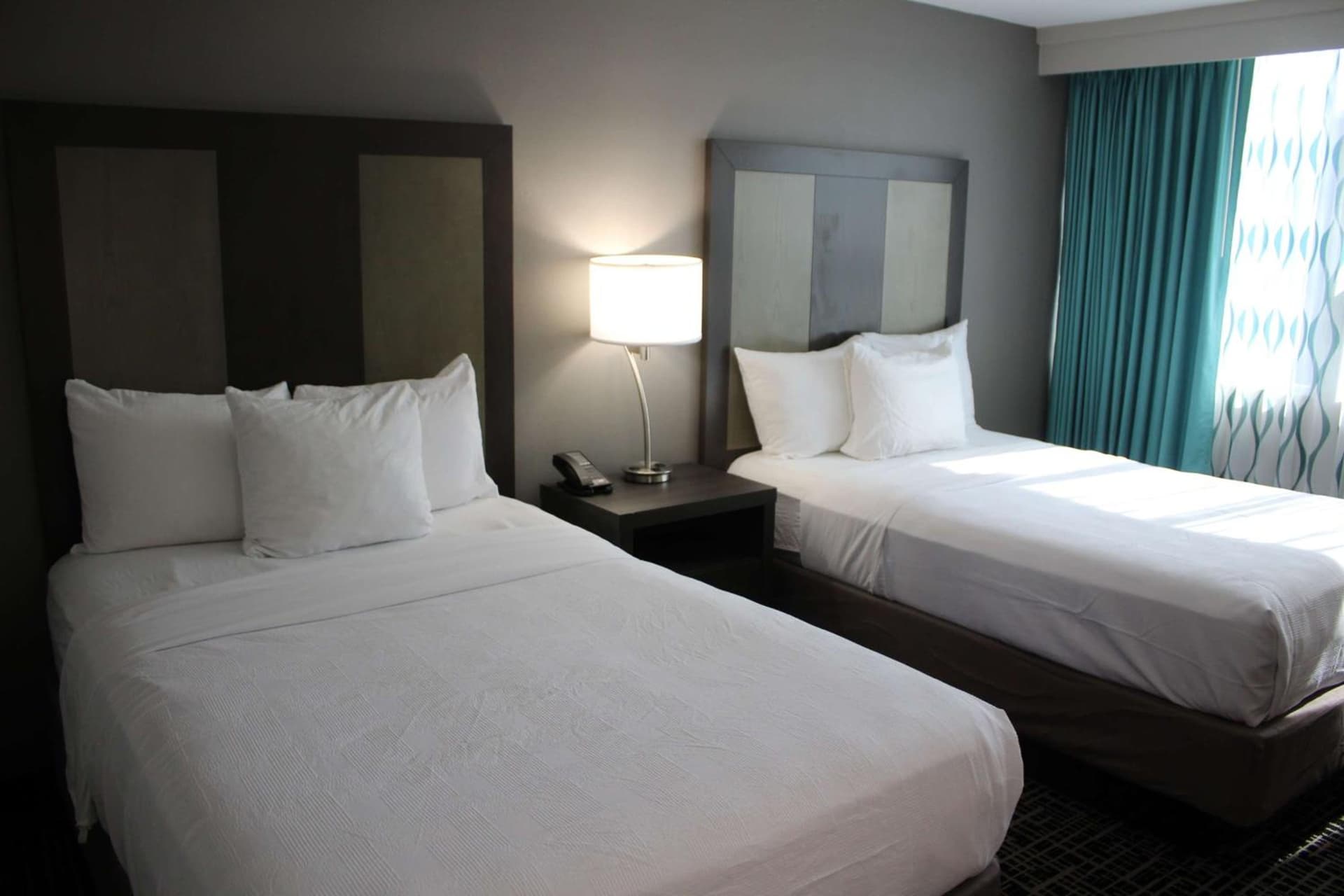 La Quinta Inn & Suites by Wyndham Indianapolis Downtown gallery photo in Indianapolis, IN — image 13