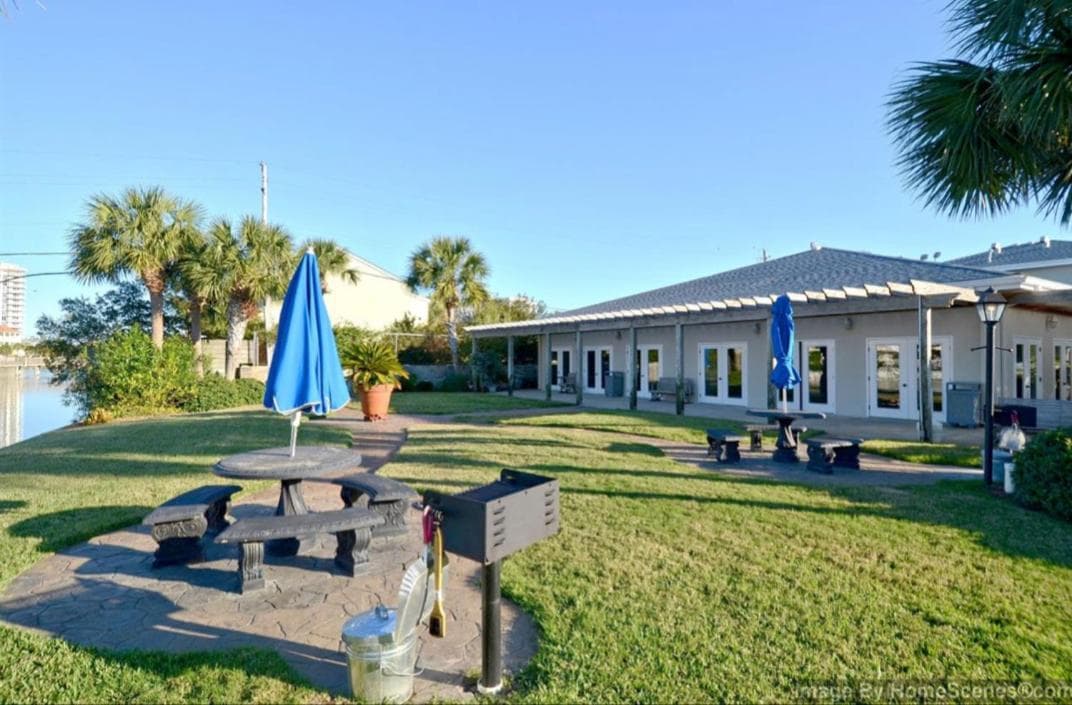 Beach Front Relaxing get away on beautiful Destin Emerald coast interior in Destin, FL — gallery photo 2