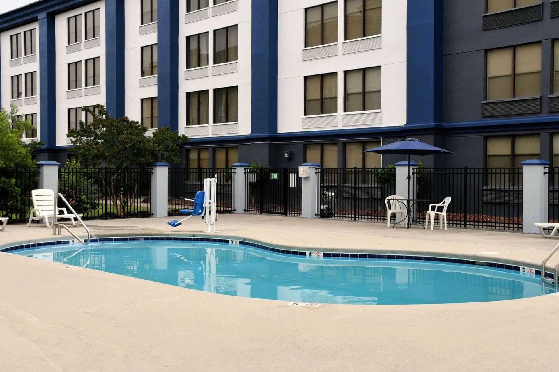 Clarion Pointe Jacksonville near Camp Lejeune gallery photo in Jacksonville, NC — image 36