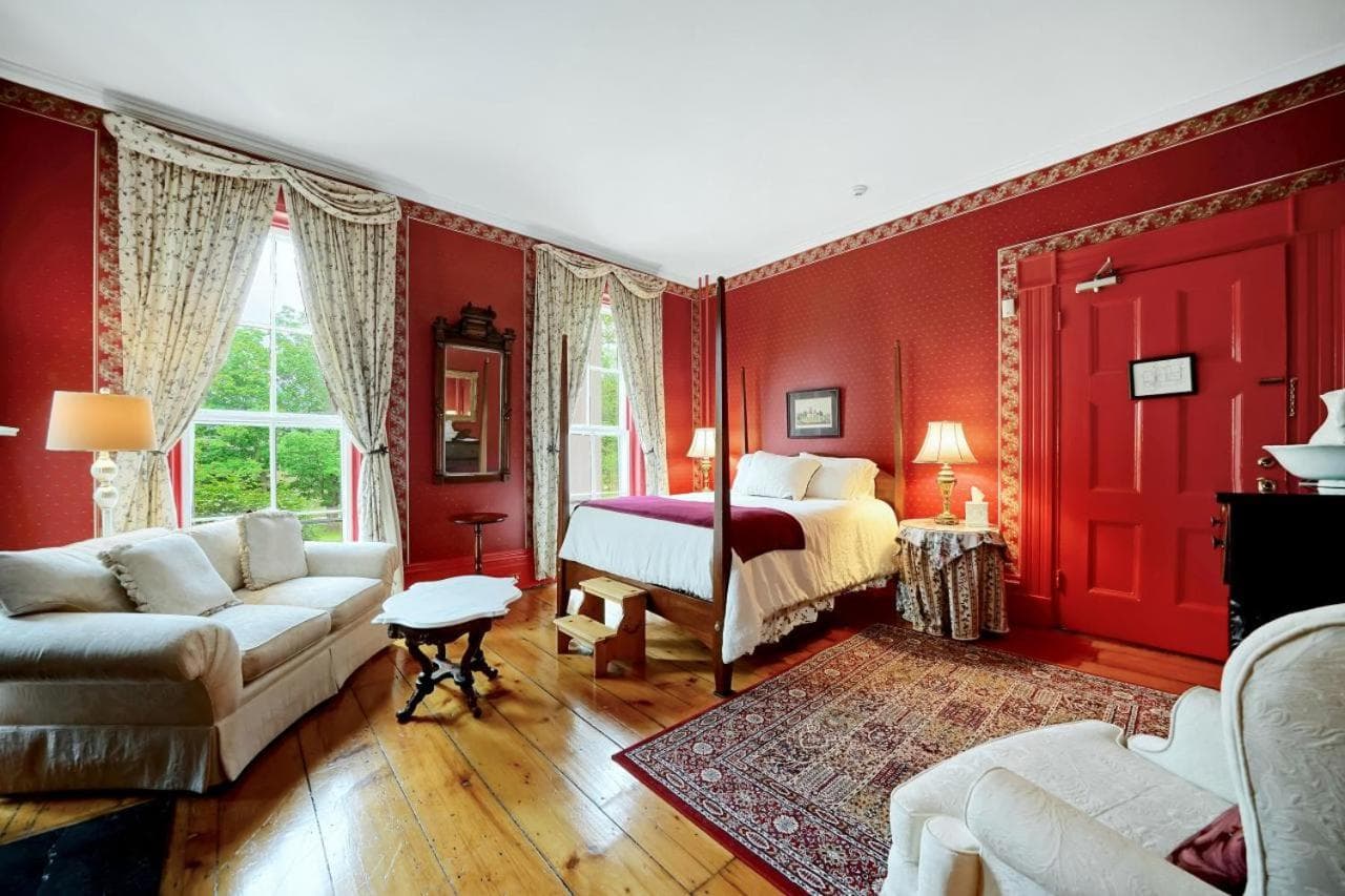 Cromwell Manor Inn gallery photo in Cornwall-on-Hudson, NY — image 23