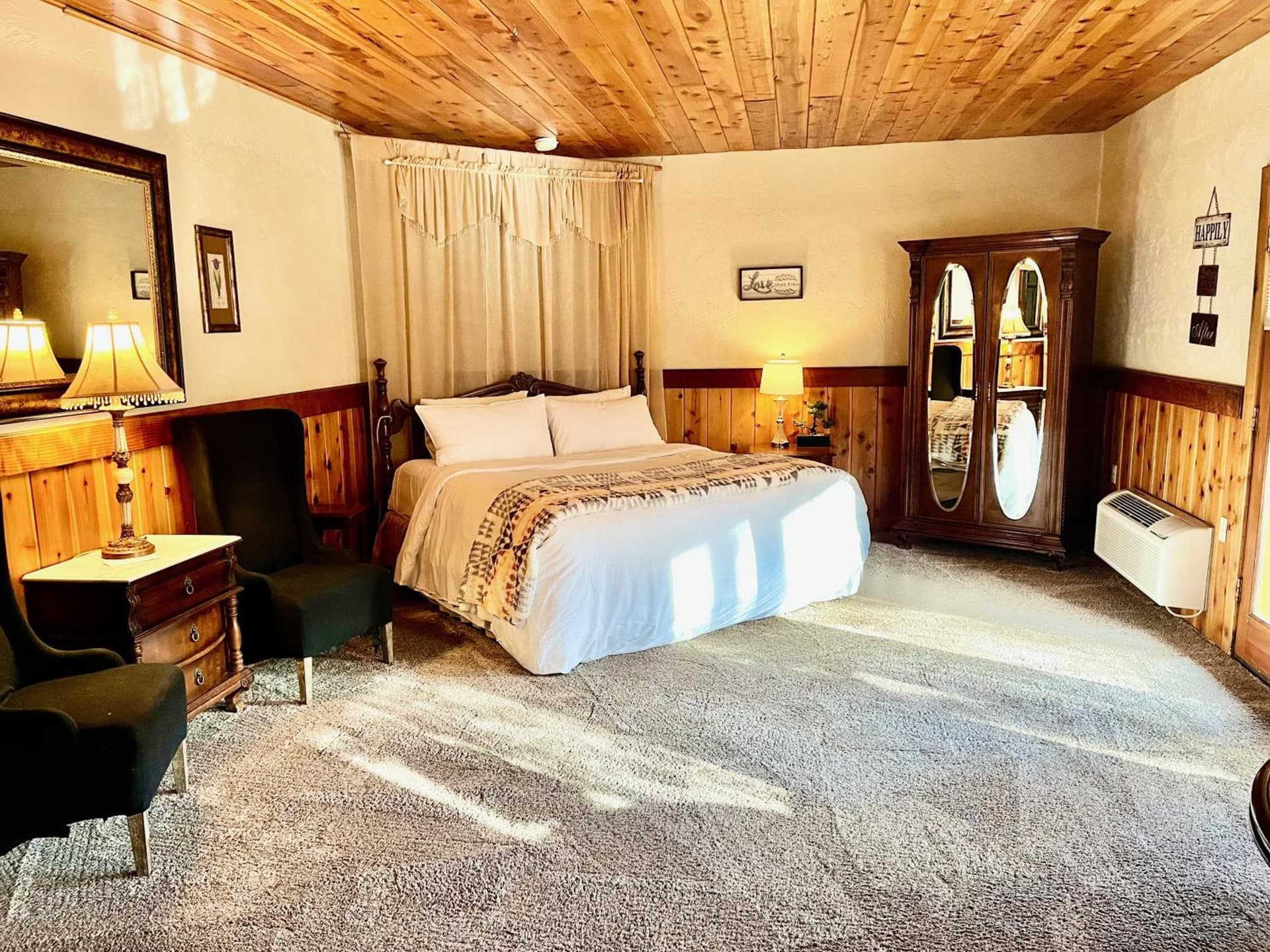 The Lindsay Lodge gallery photo in Applegate — image 7