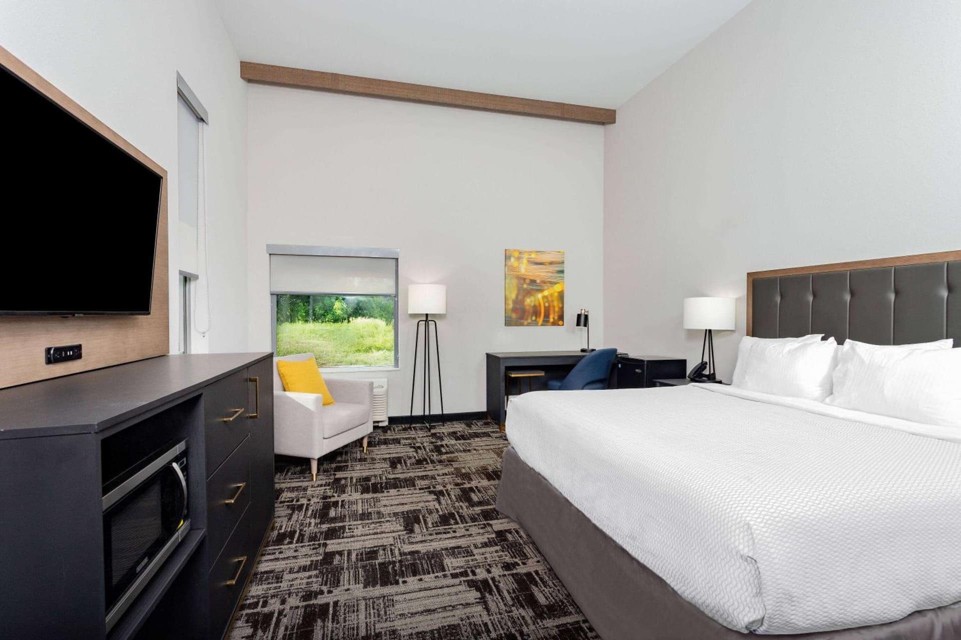 LaQuinta Suites by Wyndham South Bend Notre Dame Area gallery photo in South Bend, IN — image 14