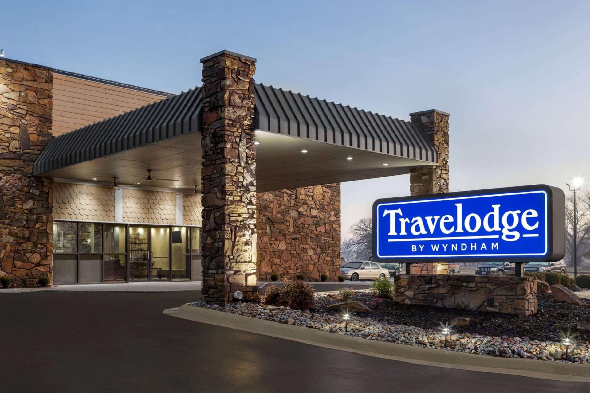 Travelodge by Wyndham Coffeyville interior in Coffeyville, KS — gallery photo 2