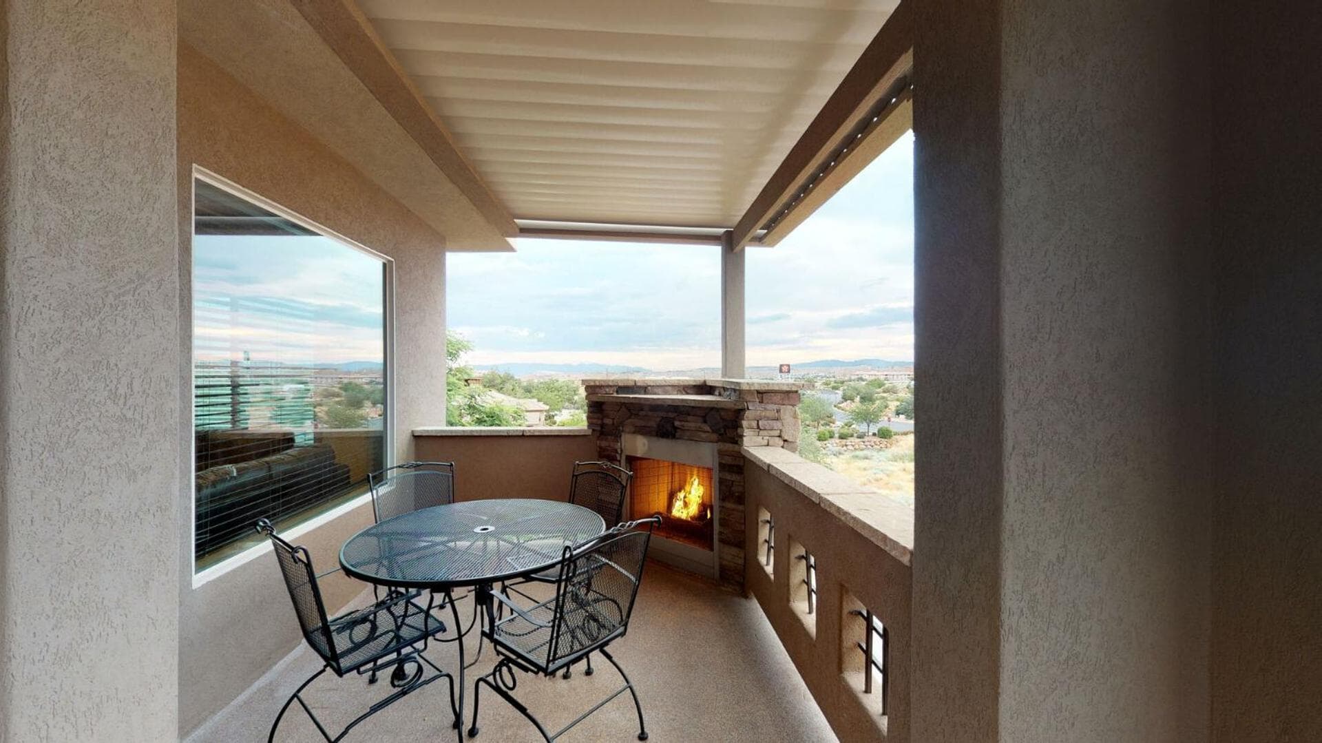 D13-Amazing Red Cliff View-Third Floor 3-bedroom Sunset View interior in Washington, UT — gallery photo 2
