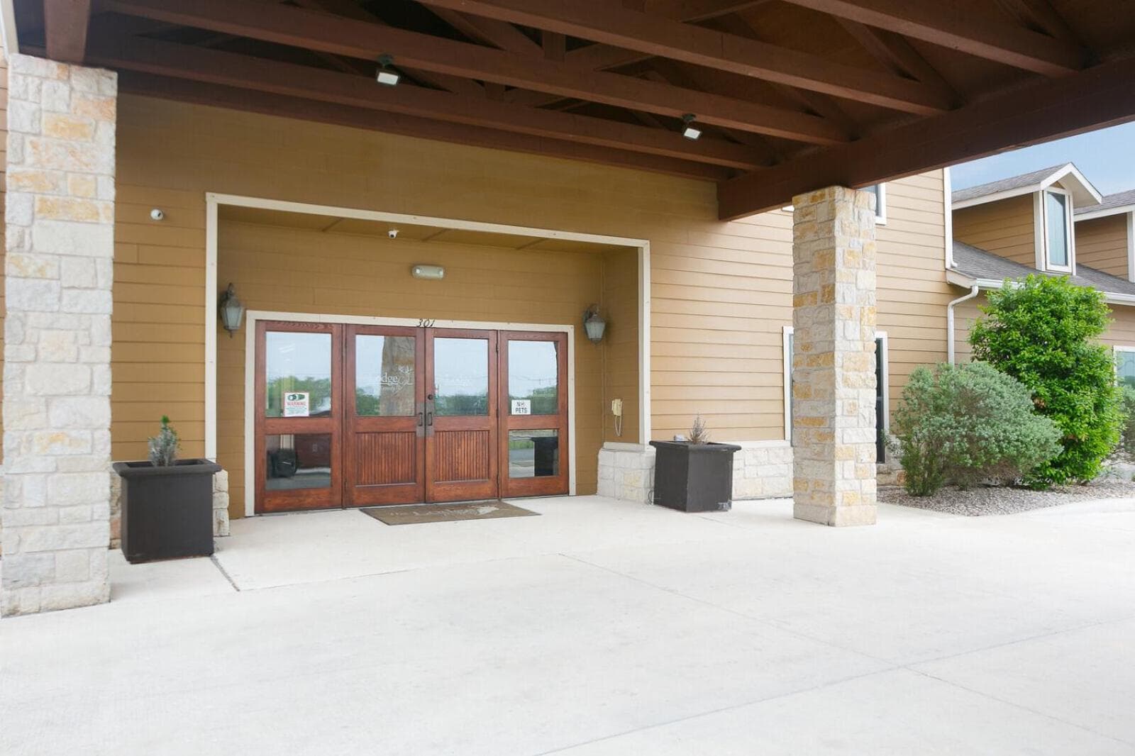 The Lodge At Kenedy featured exterior or lobby in Kenedy, TX — similar hotel