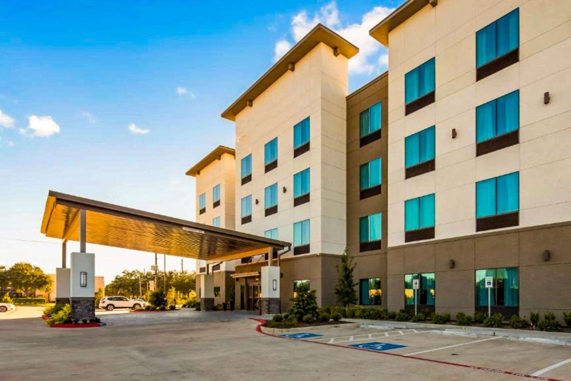 Comfort Inn & Suites Houston I-45 North - IAH property views in Houston, TX — gallery photo 3