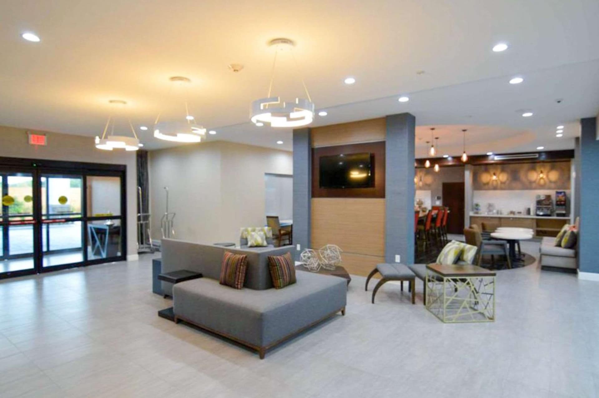 Comfort Inn & Suites Houston I-45 North - IAH interior in Houston, TX — gallery photo 2