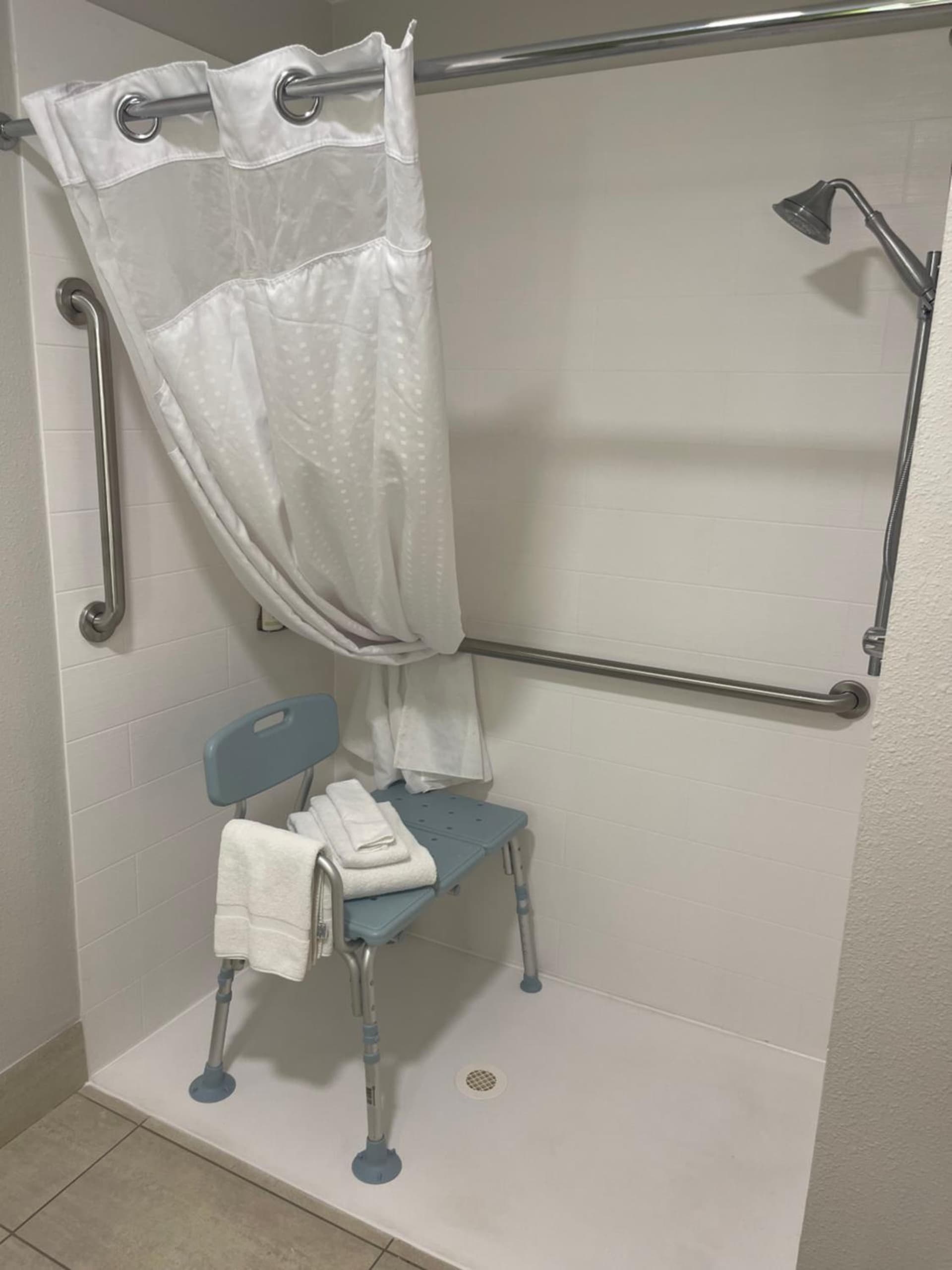 Holiday Inn Express Cedar Rapids - Collins Road by IHG gallery photo in Cedar Rapids, IA — image 8