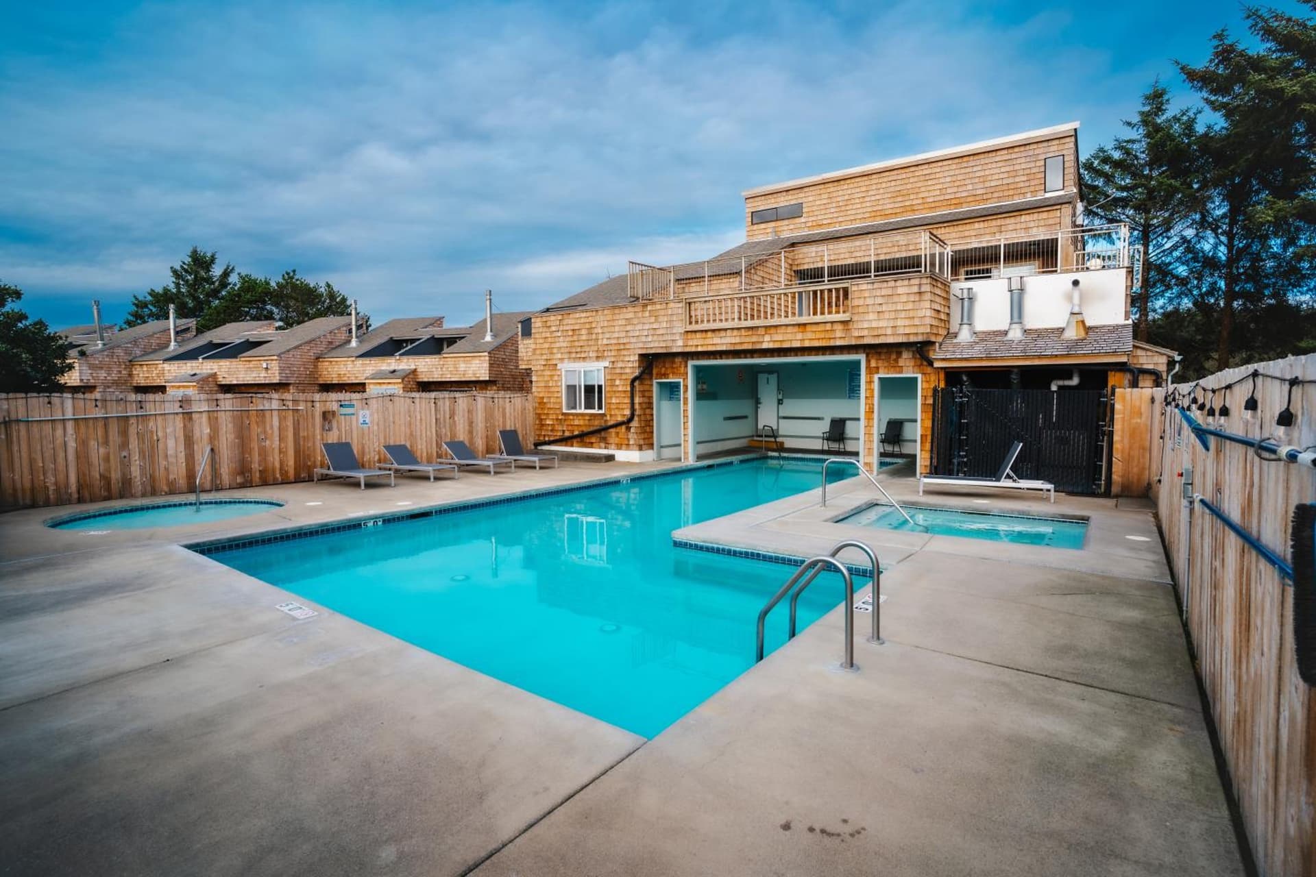 Surfcrest Resort interior in Copalis Beach, WA — gallery photo 2