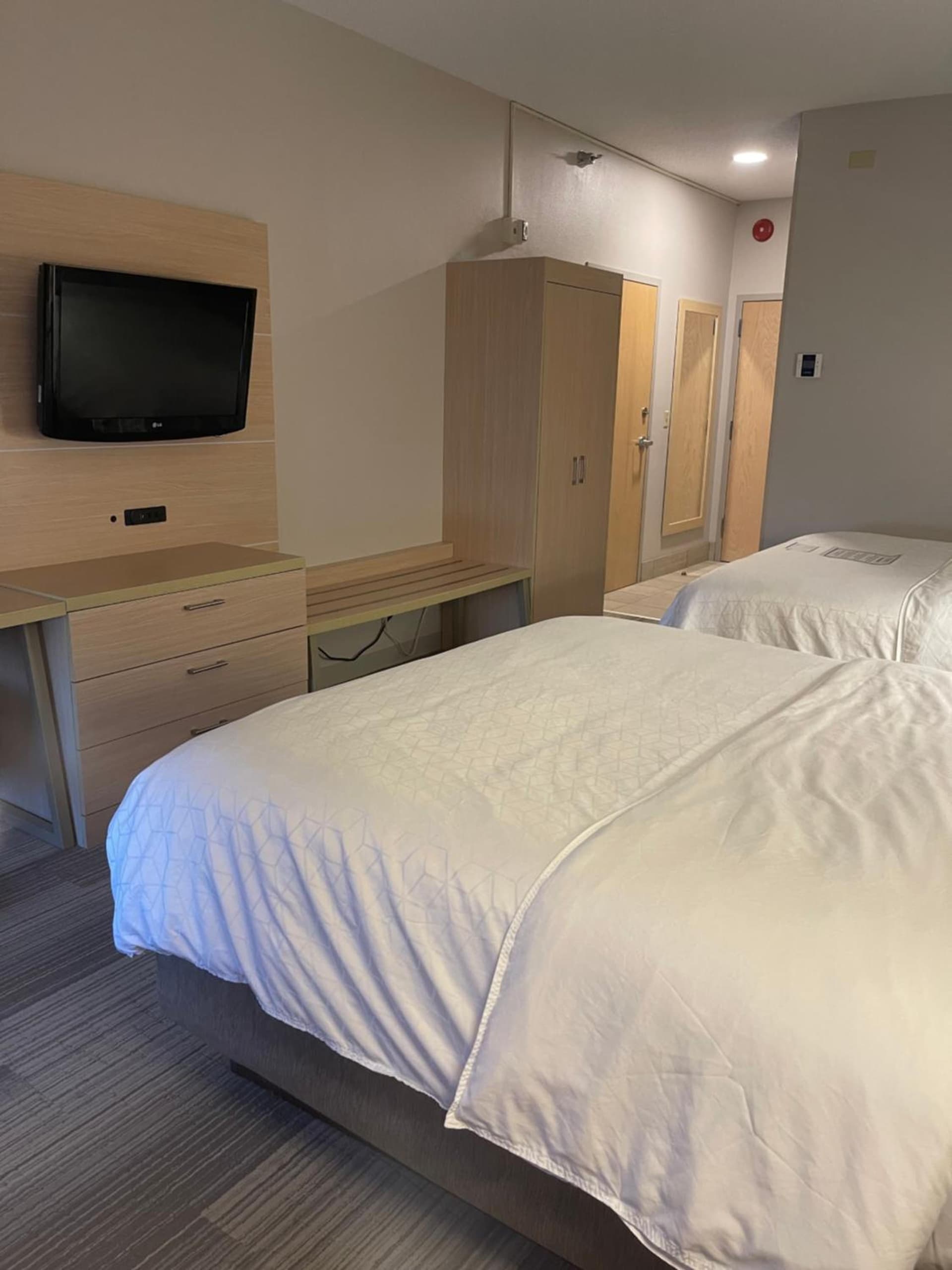 Holiday Inn Express Cedar Rapids - Collins Road by IHG gallery photo in Cedar Rapids, IA — image 13