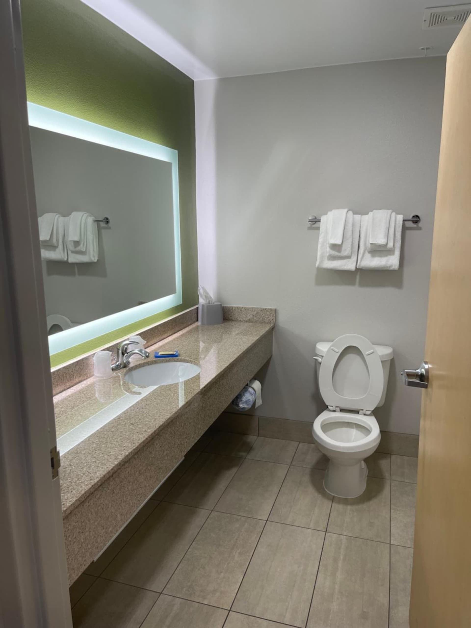 Holiday Inn Express Cedar Rapids - Collins Road by IHG gallery photo in Cedar Rapids, IA — image 50