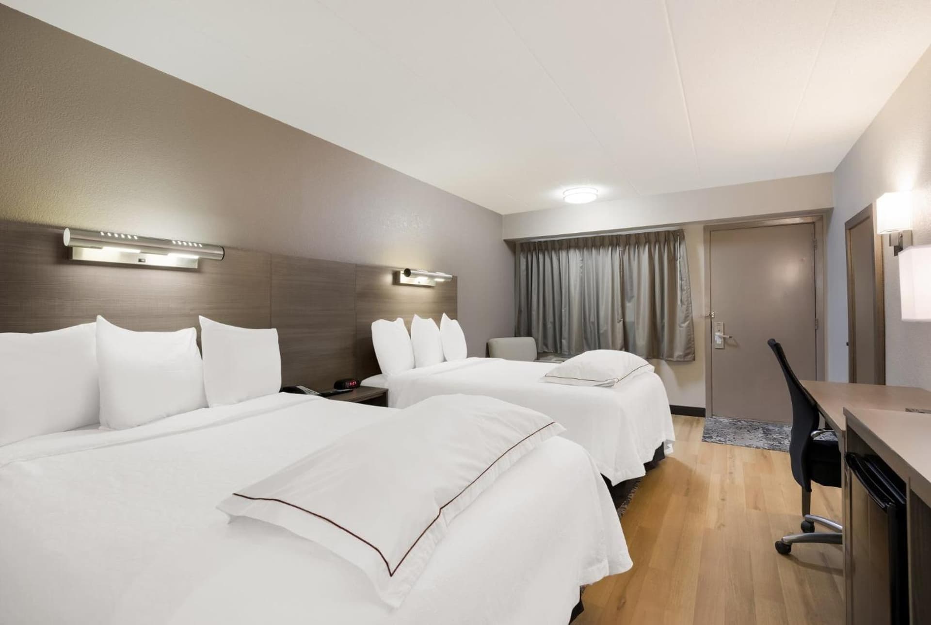 Red Roof Inn PLUS+ Chicago - Naperville gallery photo in Naperville, IL — image 9
