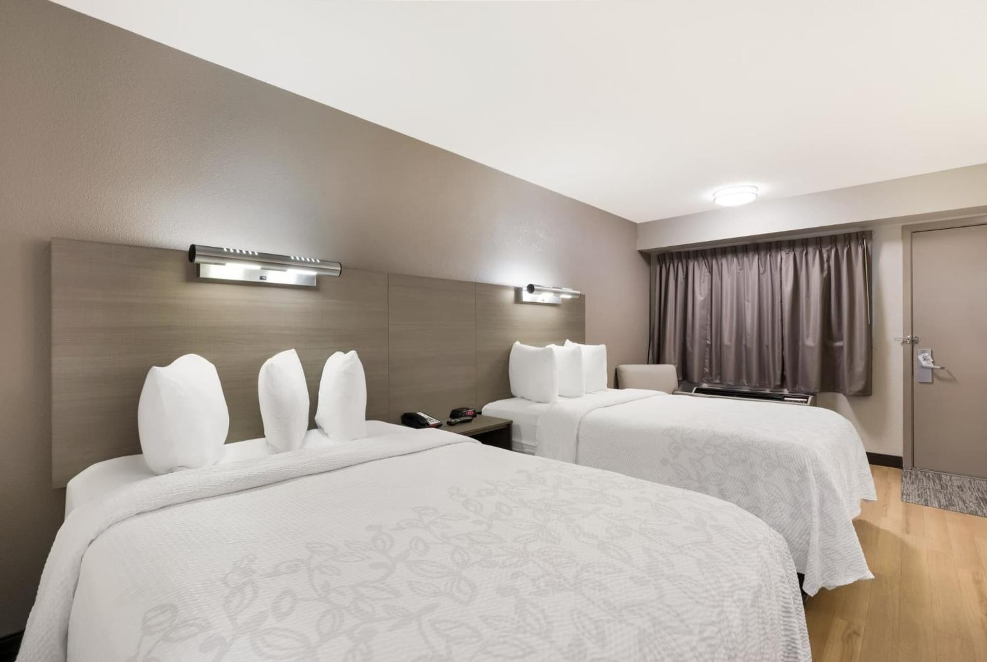 Red Roof Inn PLUS+ Chicago - Naperville gallery photo in Naperville, IL — image 14