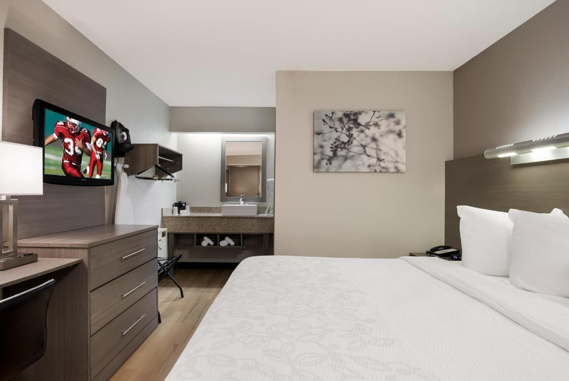 Red Roof Inn PLUS+ Chicago - Naperville interior in Naperville, IL — gallery photo 2